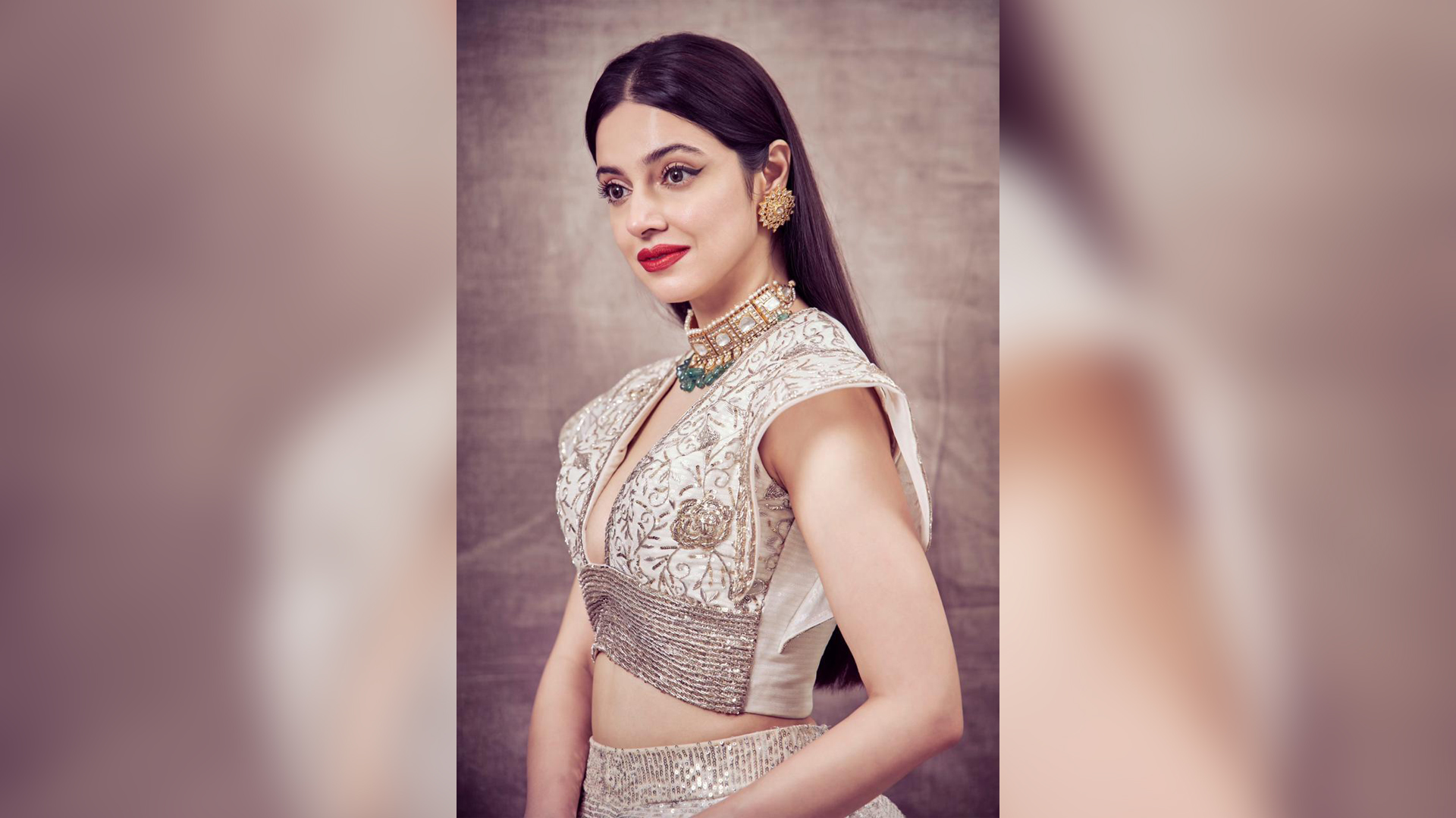 Divya Khosla Kumar to the rescue! Stunning everyone with the way she handled her outfit goof-up at LFW 2020!