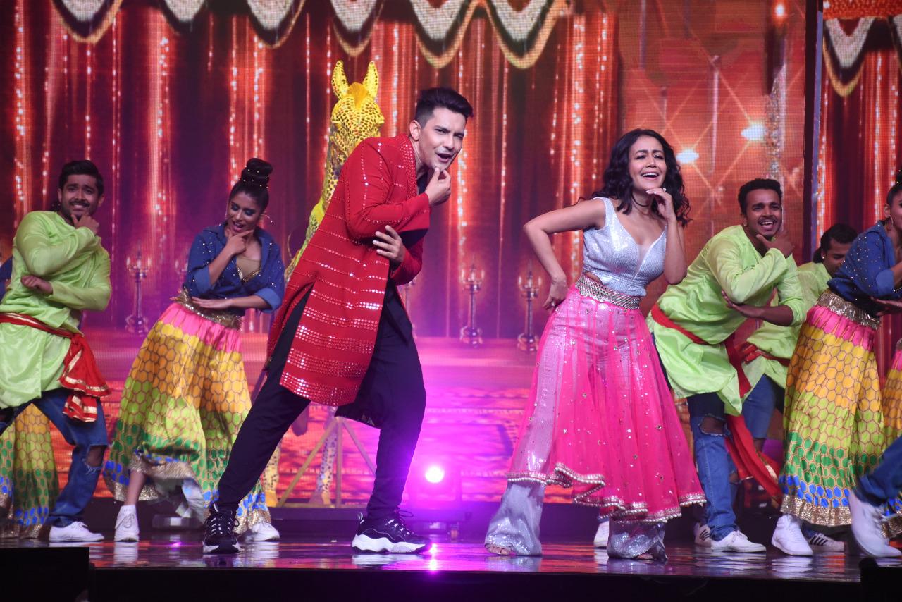 Aditya Narayan and Neha Kakkar set the stage ablaze on Indian Idol season 11 with their performance!