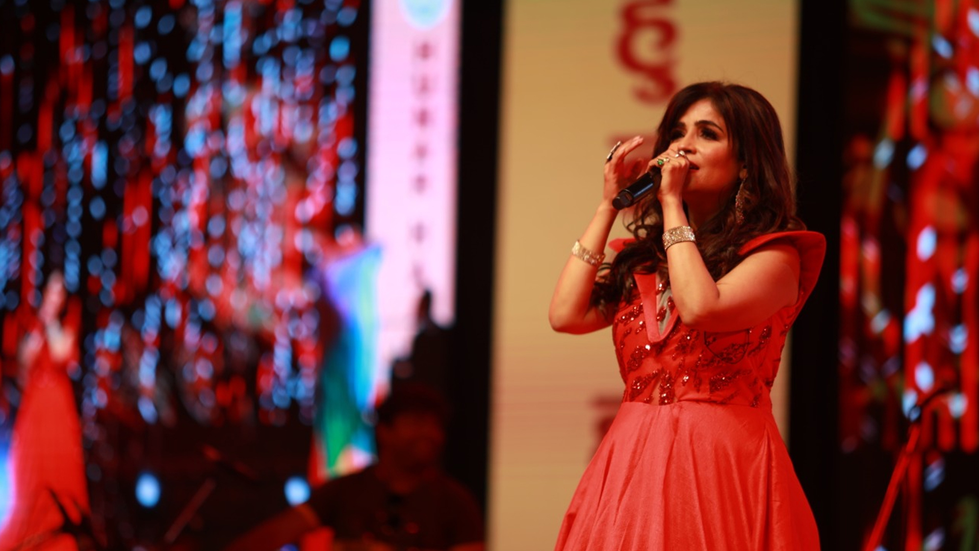 Renowned Bollywood singer and performer Shibani Kashyap performed live for Ministry of Minority Affairs, Government of India’s grandest fiesta “Hunar Haat” in the presence of Shri Mukhtar Abbas Naqvi.