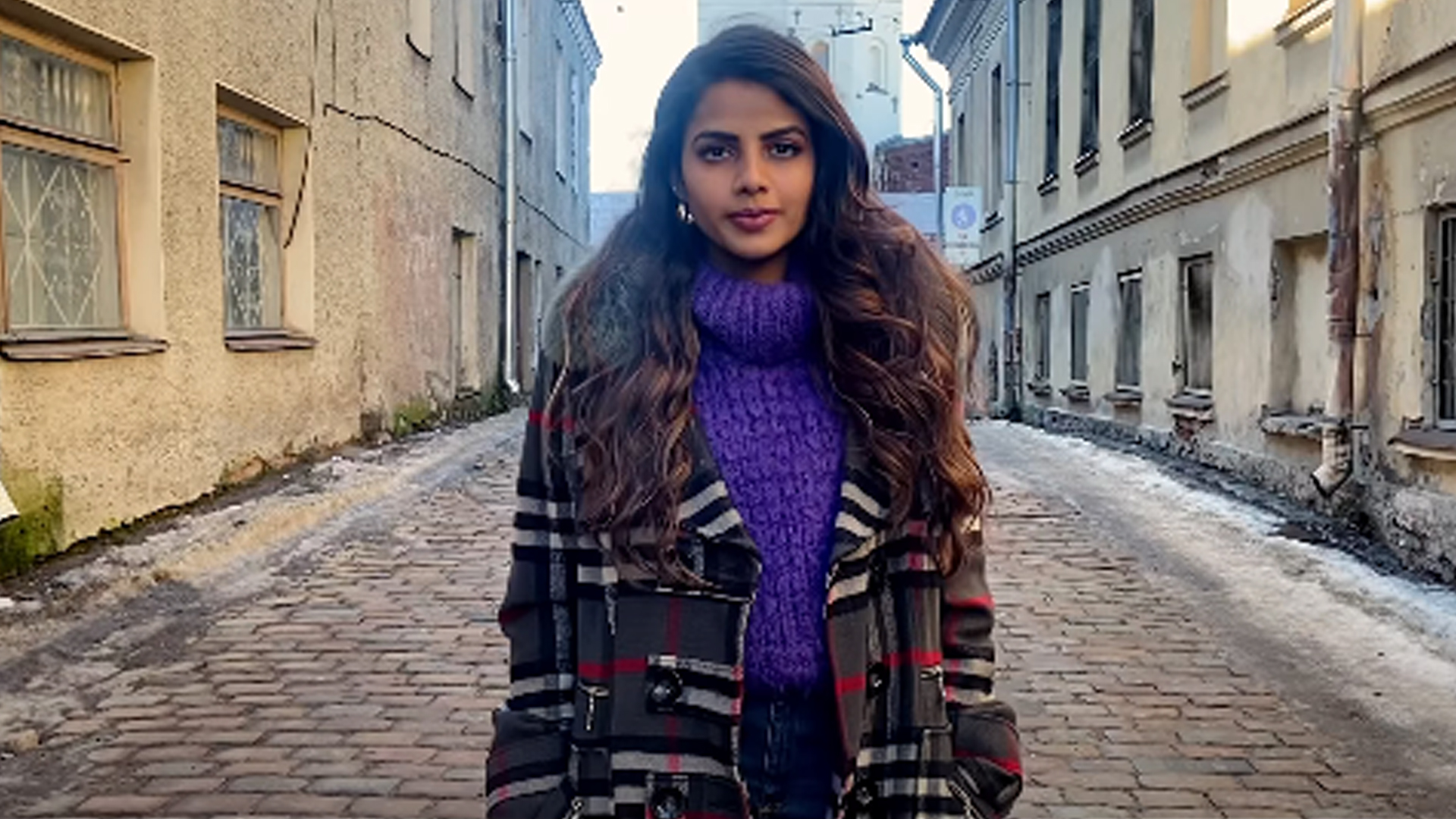 YouTube Sensation Ritu Agarwal’s new single ‘Lamhe Wo’ is a walk down the memory lane