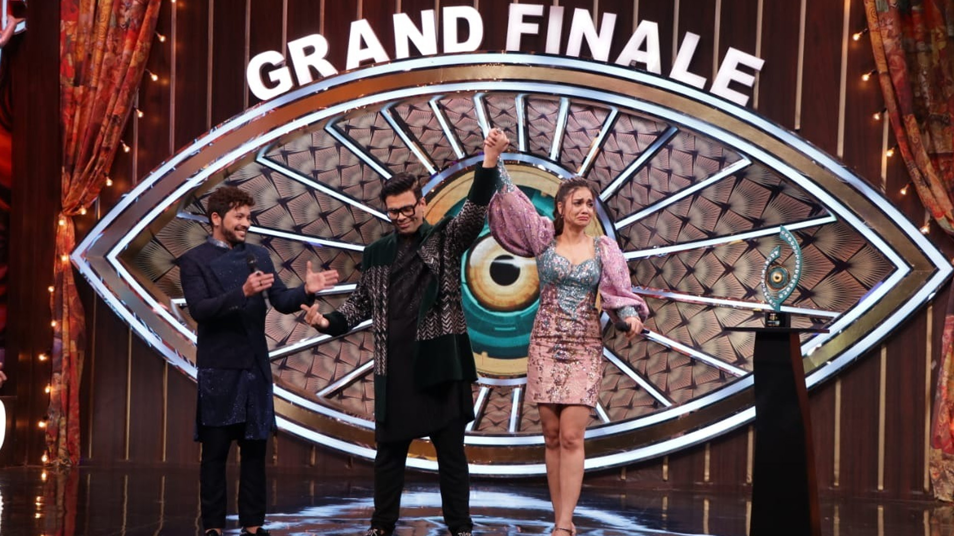 The wait is over!! Divya Agarwal takes home the Bigg Boss OTT trophy! Pratik Sehajpal chose to give up the winner title of “Bigg Boss OTT” to enter Bigg Boss 15