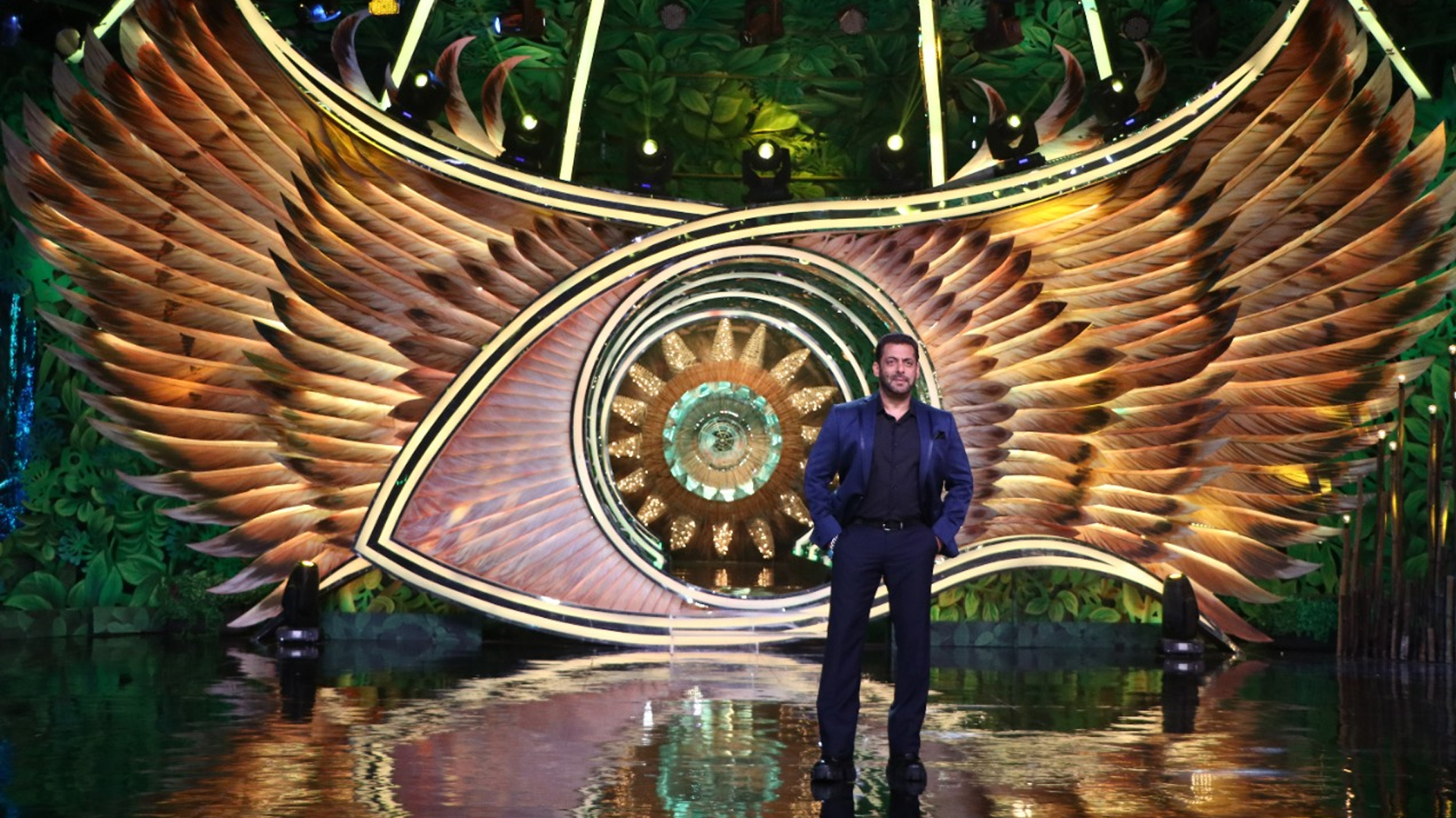 Witness Salman Khan opening the gates to the jungle in ‘Bigg Boss’ Grand Premiere night!