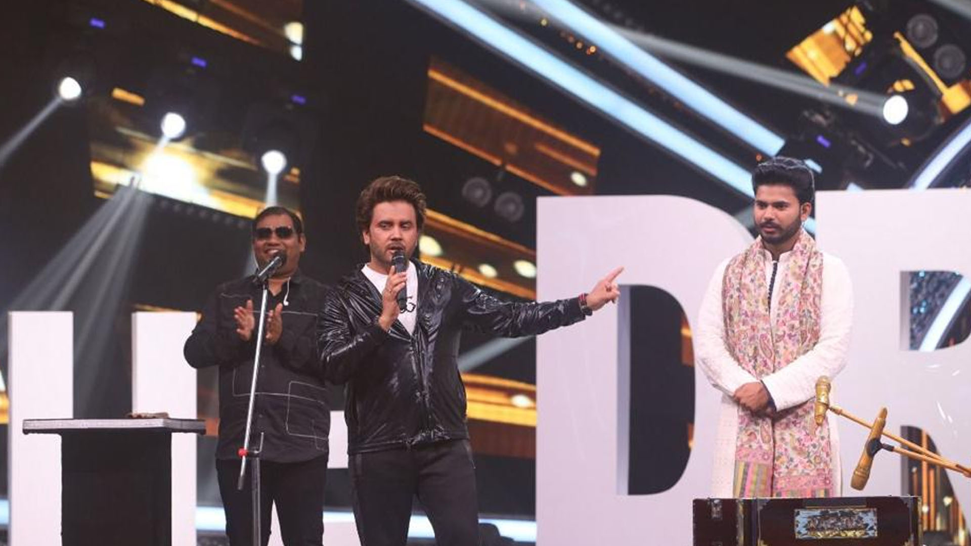 This weekend at 8:00 PM, the Top 15 contestants of Sony TV’s Indian Idol – Season 13 are all set to make the ‘Grand Premiere’ a visual spectacle with the ‘The Dream Debut’