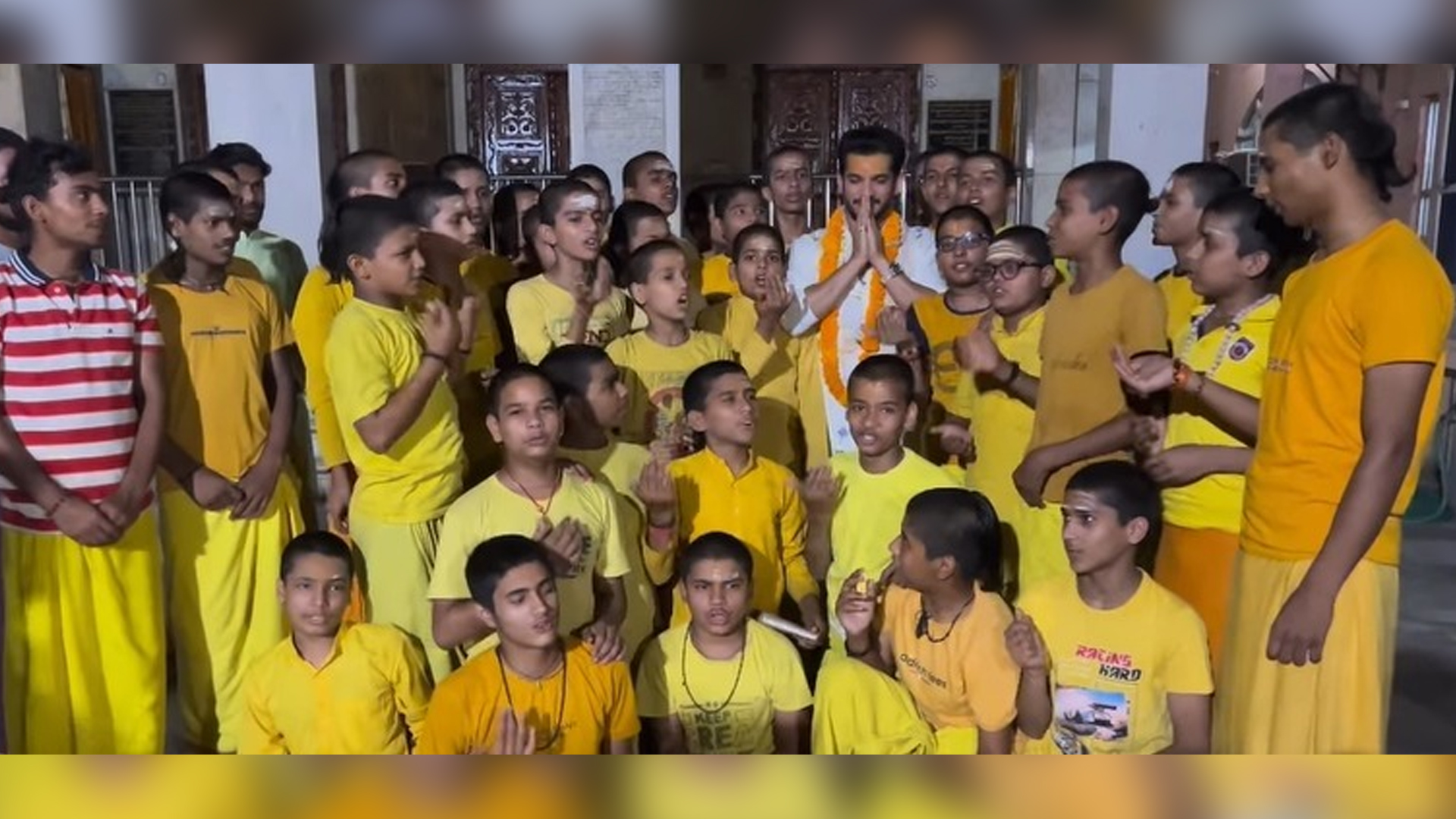 Arjun Bijlani feels blessed as Varanasi’s young pandits pray along with him for the success of Zee TV’s Pyaar Ka Pehla Adhyaya Shiv Shakti