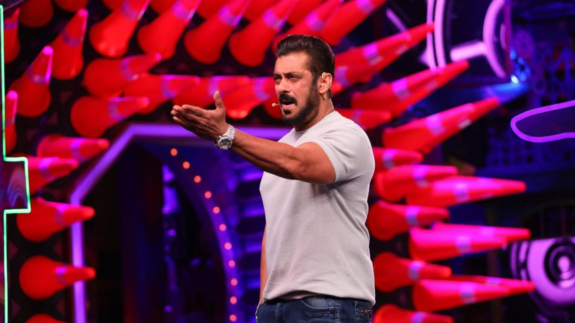 Salman Ko Itna Gussa Kyu Aaya? Brace Yourselves for the Stormiest Weekend Class by Salman in Bigg Boss History!⚡