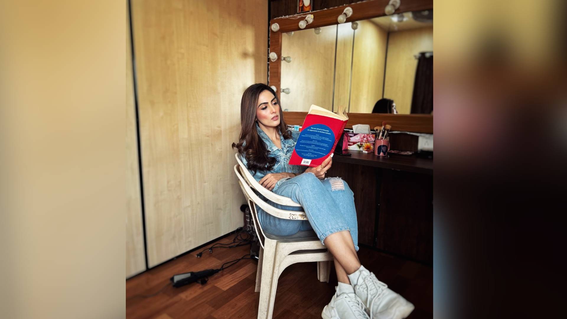 This is Monika Khanna’s way to utilize her free time on the sets of Ikk Kudi Punjab Di