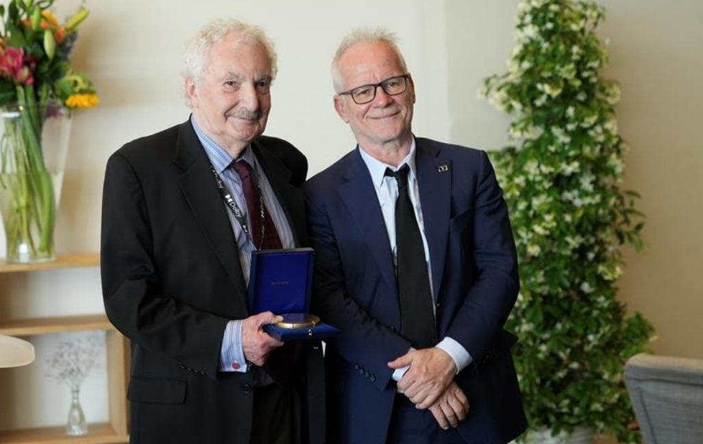 Ioan Allen, a Creator of the Dolby Stereo Film Program, Receives Medal From the Festival de Cannes, Marking 50 Years of Dolby’s Work in Feature Films