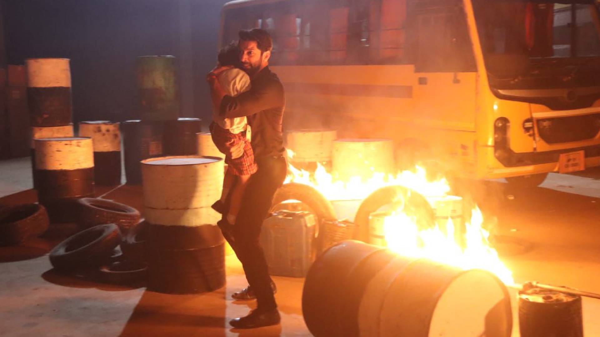 Karan Vohra’s Daredevil Fire Stunt for Main Hoon Saath Tere