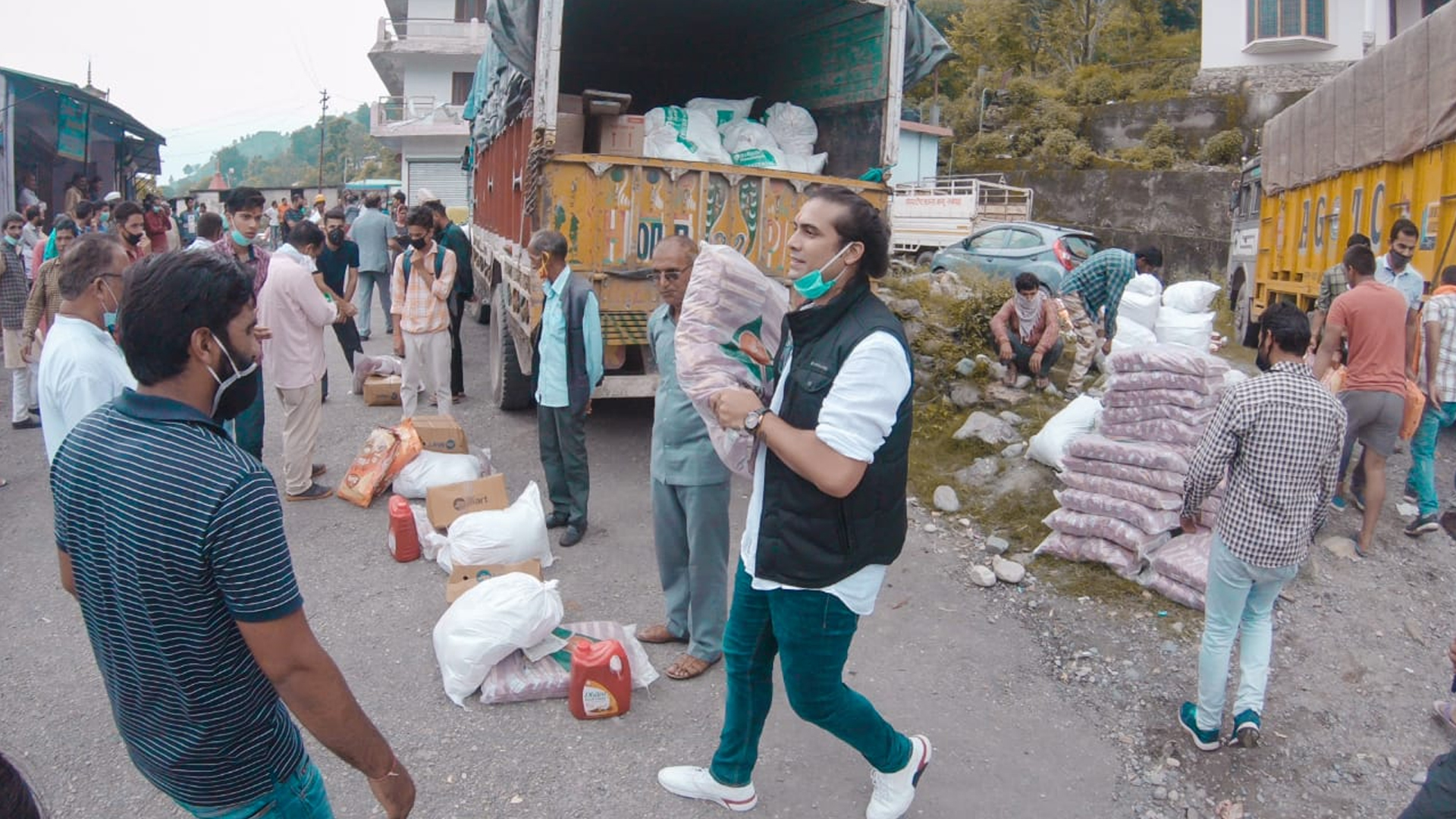 Singer Jubin Nautiyal along with his dad aids six thousand families in Uttarakhand