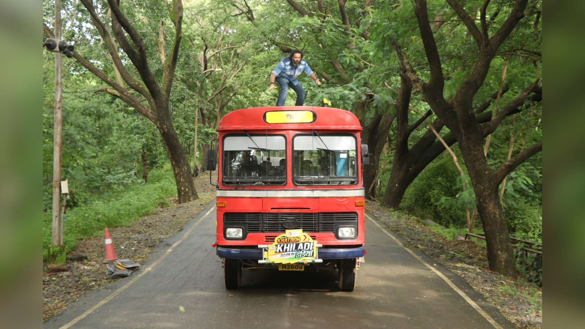 Rohit Shetty surfs a BEST bus! Makes an action-packed entry in Khatron Ke Khiladi Made in India!