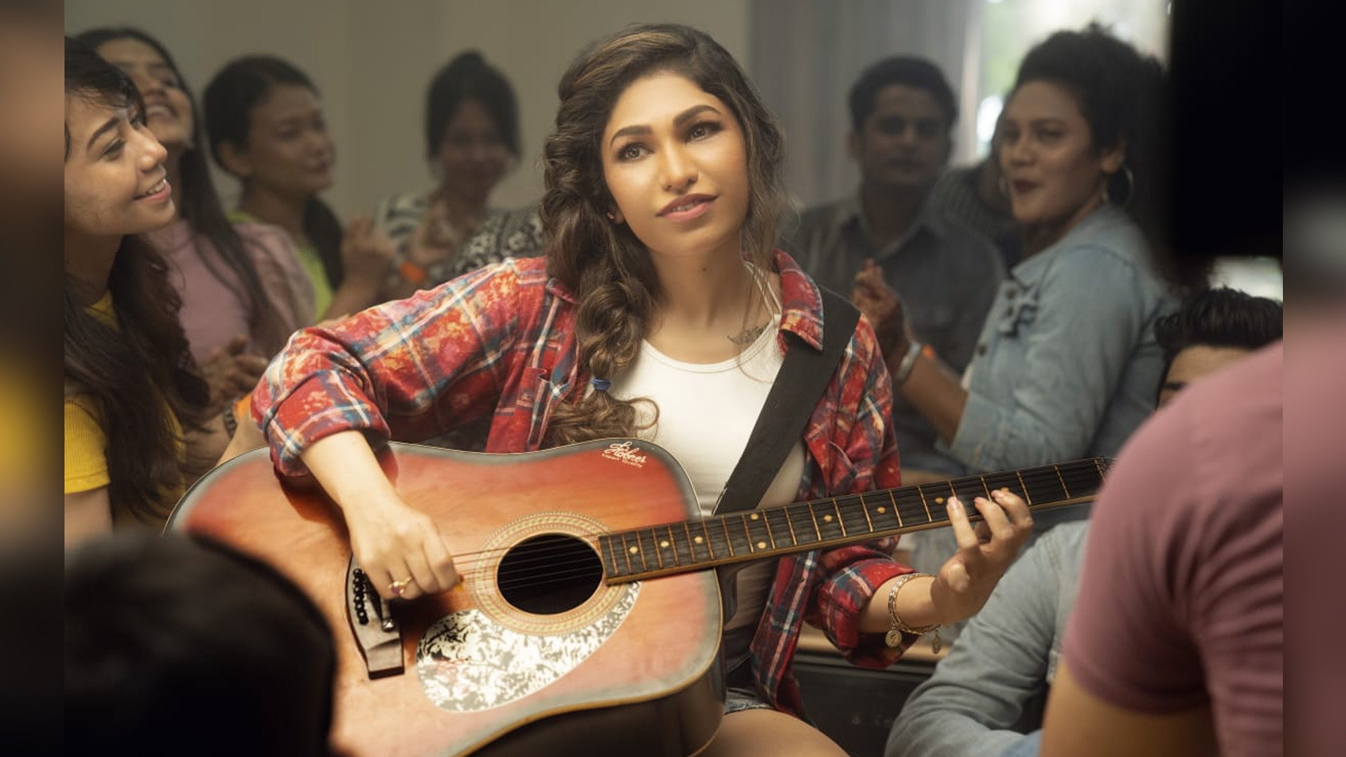 Tulsi Kumar’s outfits in Tanhaai – a major highlight in the song!