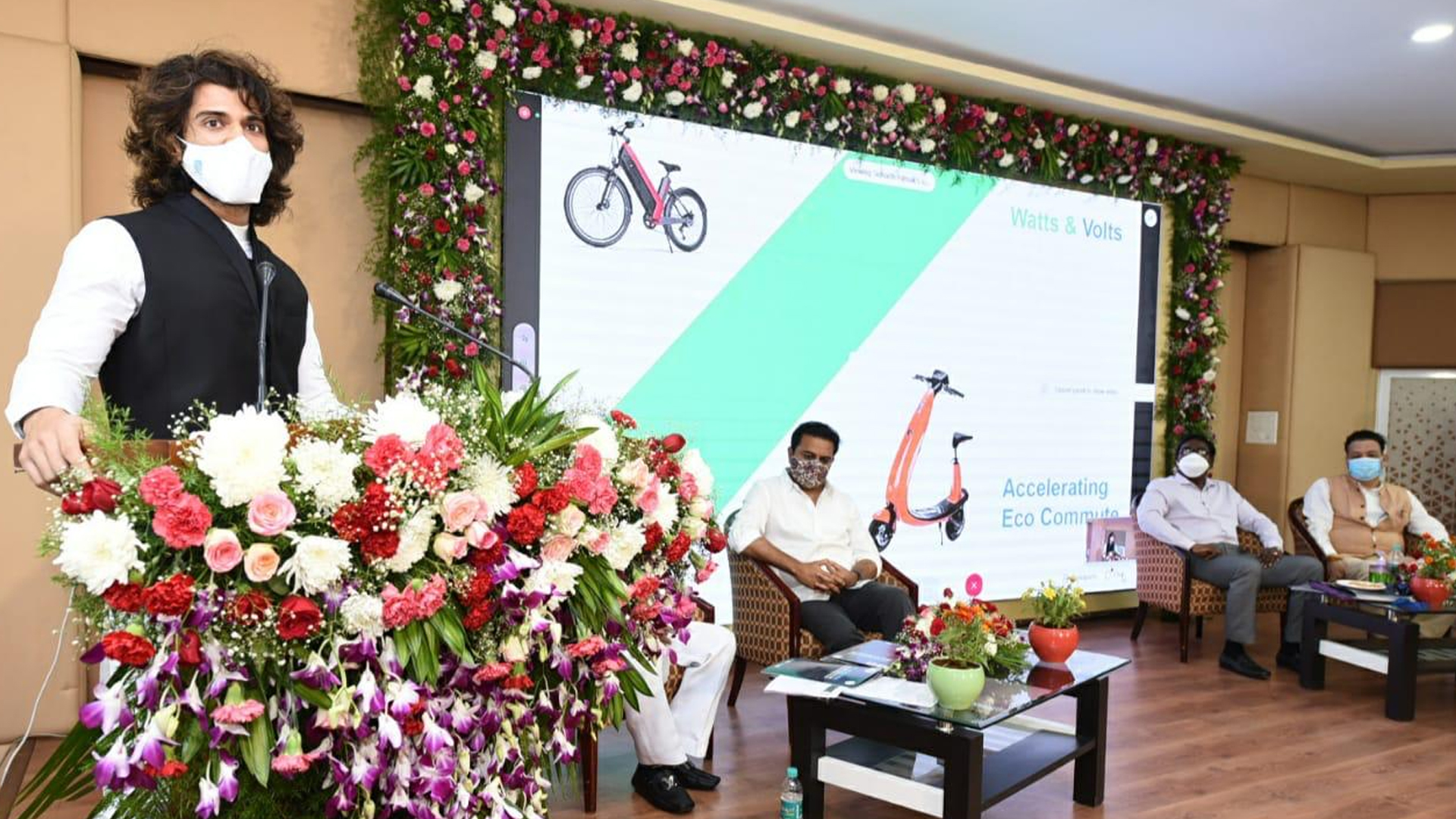 Vijay Deverakonda invests in electric mobility