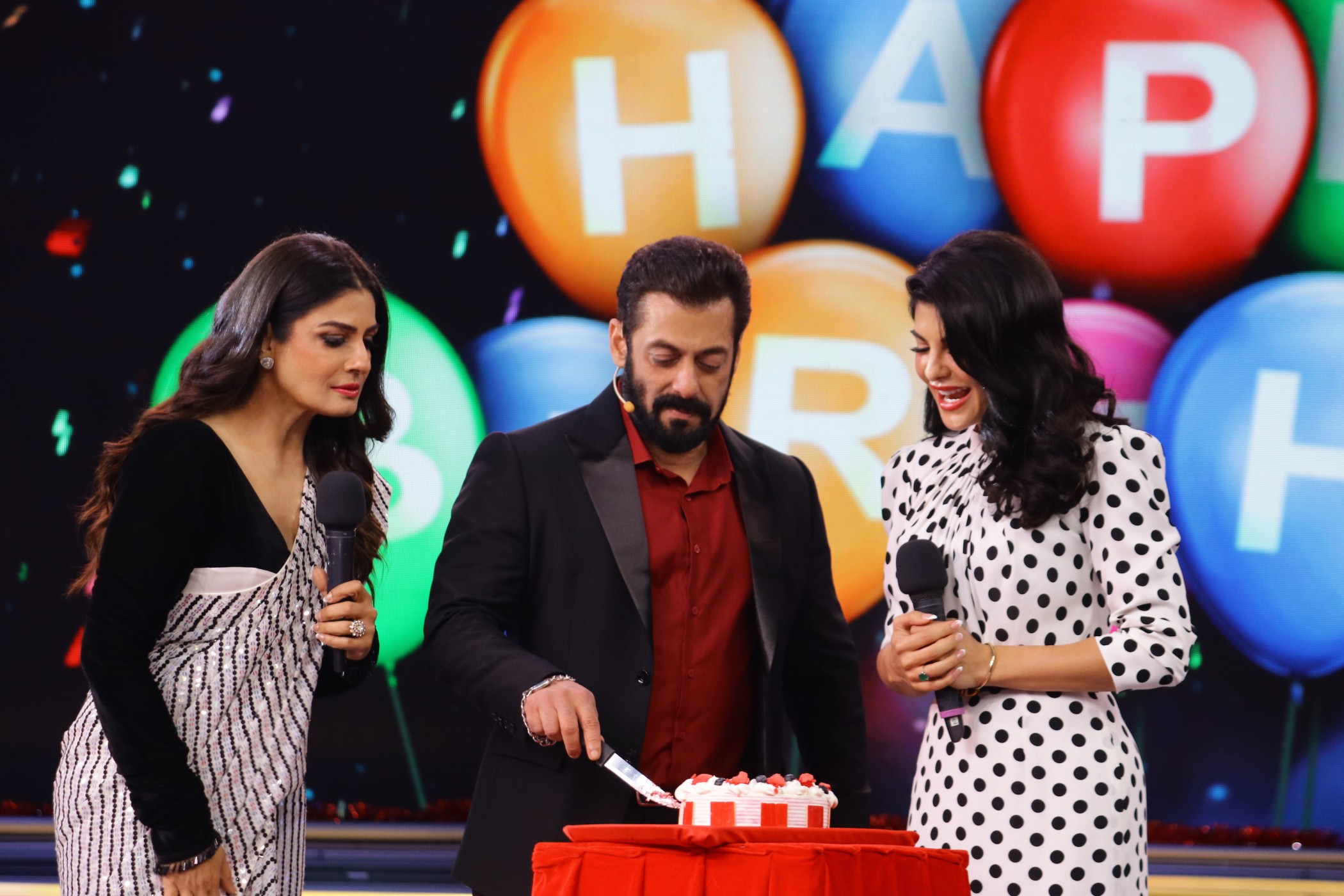 Jacqueline Fernandez, Raveena Tandon, Shehnaaz Gill and Dharmesh Yelande celebrate Salman Khan’s birthday in Bigg Boss