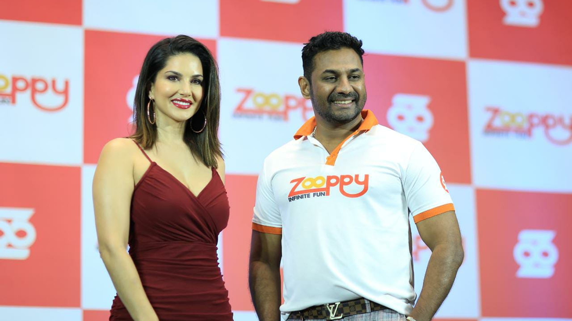 Zooppy ropes in Sunny Leone for a first of its kind contest which offers dream products to common man at a dream price