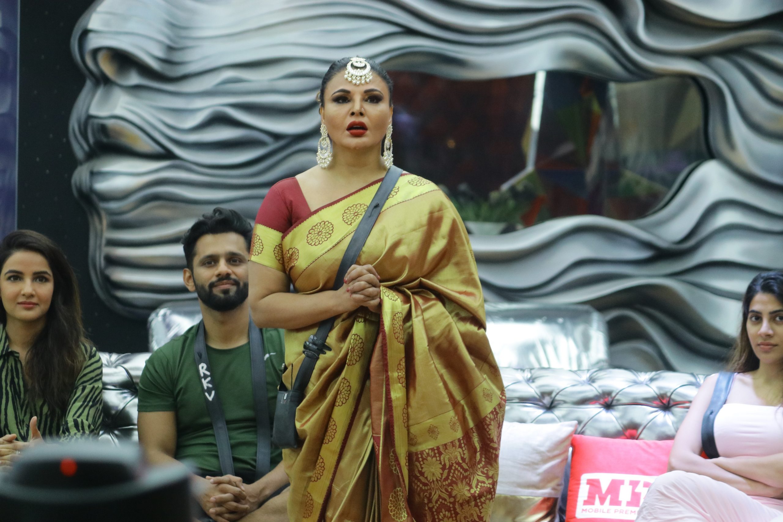 Rakhi Sawant gets emotional on seeing her mother in Bigg Boss 14