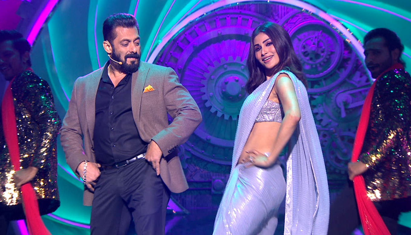 Chaat stalls, bull rides and a talk show: Salman Khan ensures an eventful Weekend Ka Vaar on Bigg Boss