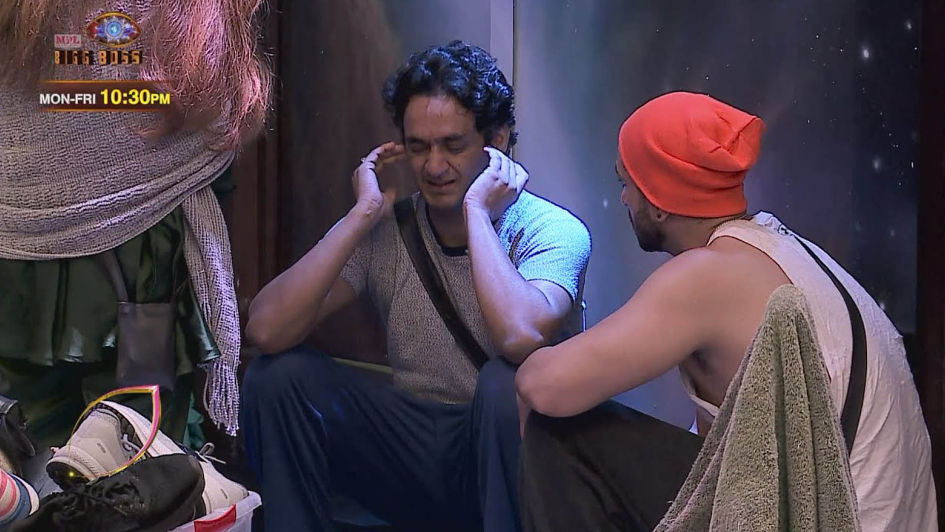 Vikas Gupta cries inconsolably due to undergoing a health condition, while housemates Aly Goni, Rakhi Sawant and Arshi Khan, make fun of the latter