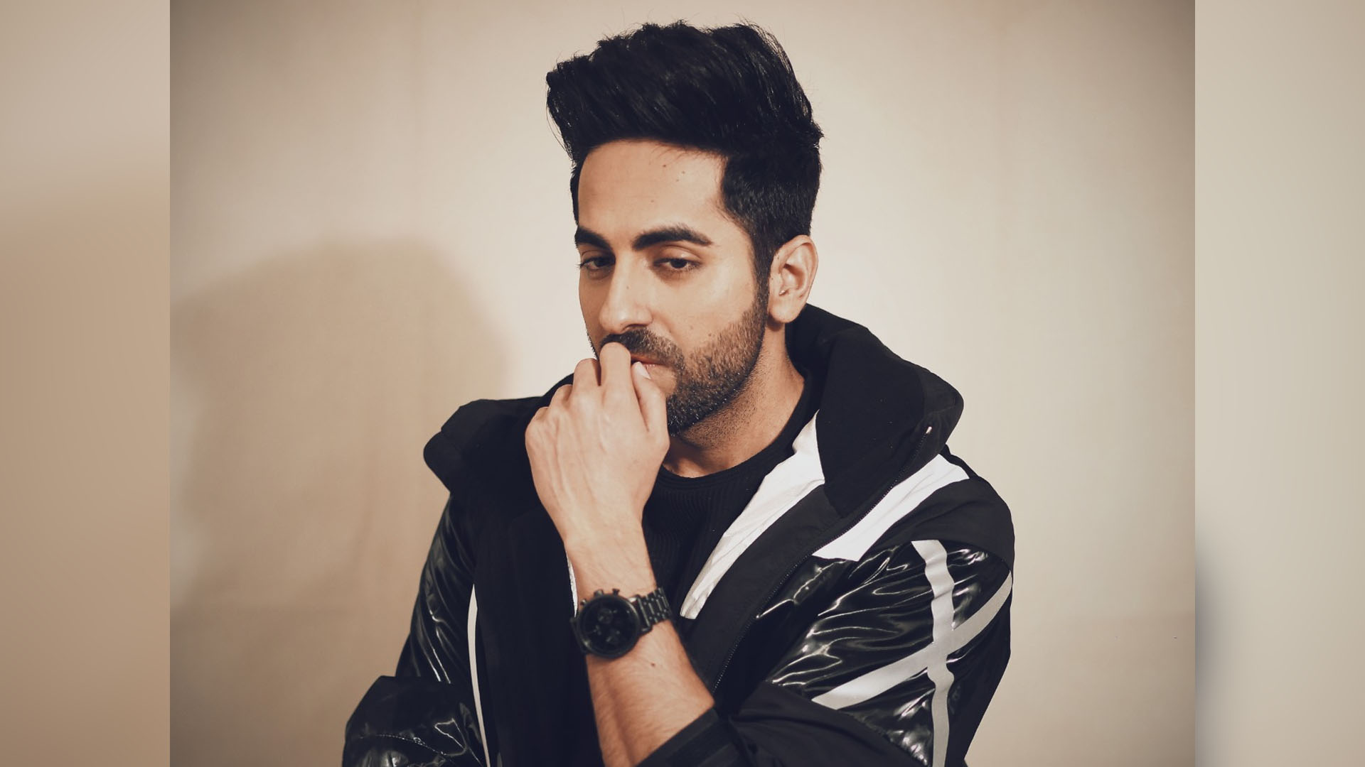 Ayushmann returns to Mumbai to sign a BIG project!