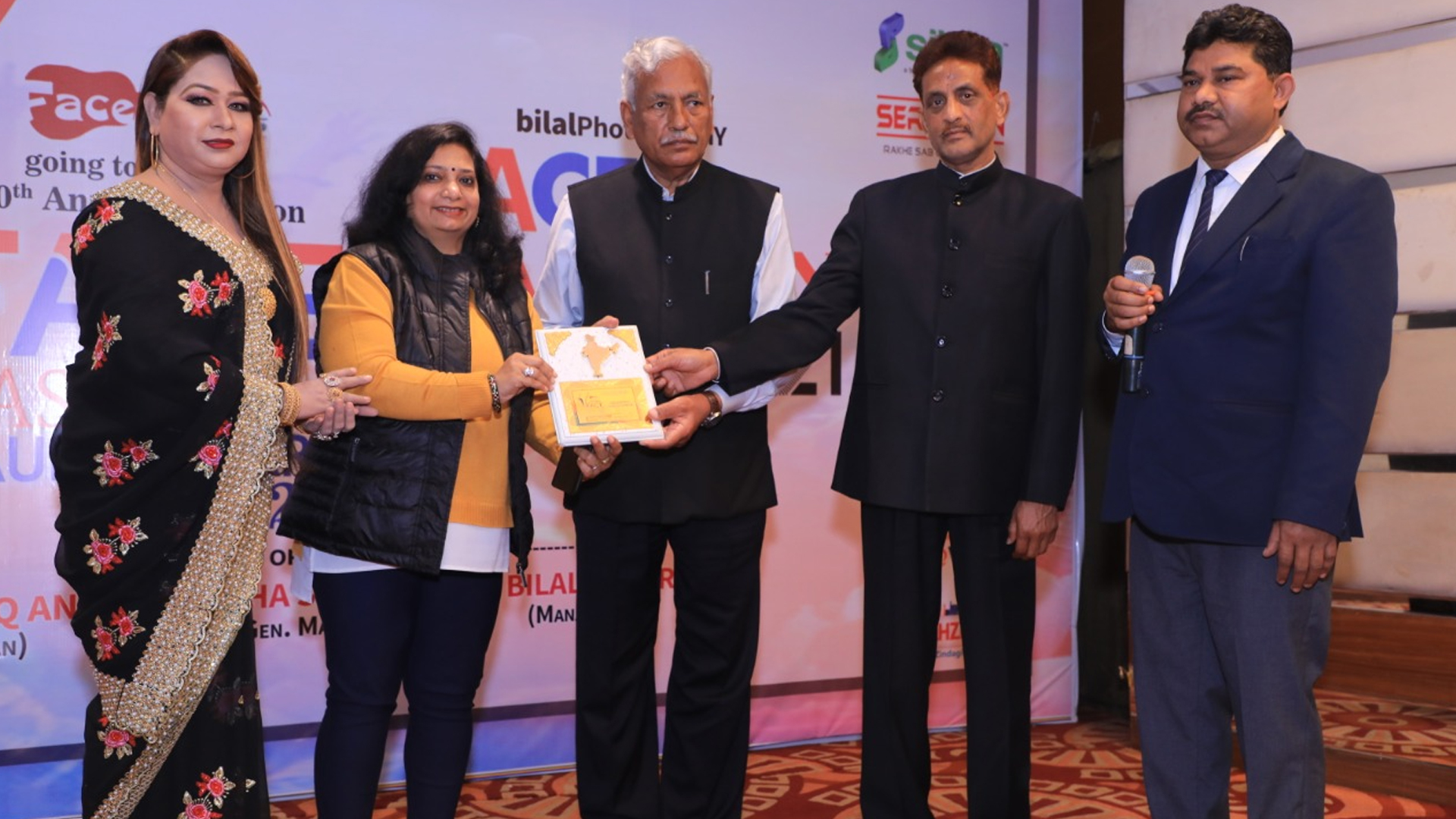 Shailesh Giri and Usha Mishra honored with ‘FACE Rashtriya Gaurav Award