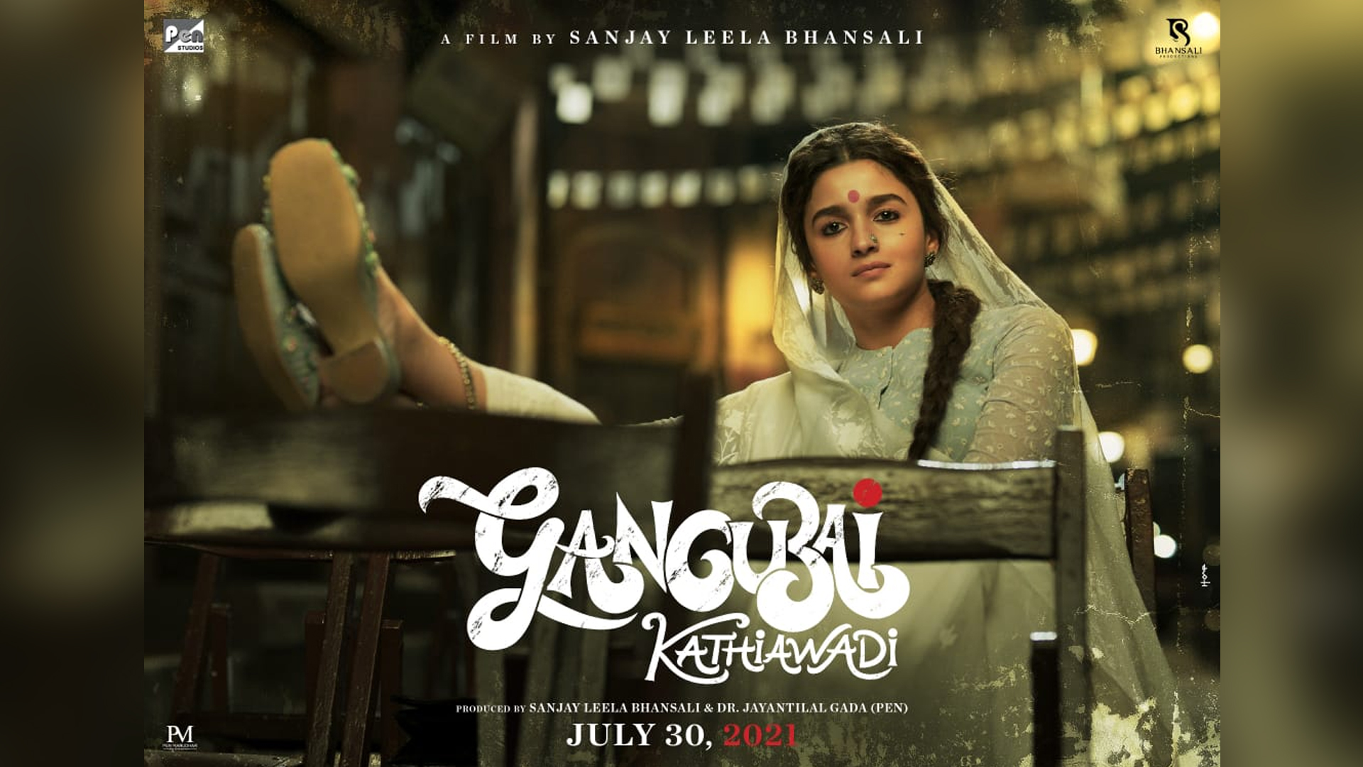 A teaser par excellence! Cinephiles around the nation are awestruck as Sanjay Leela Bhansali releases the teaser of Gangubai Kathiawadi