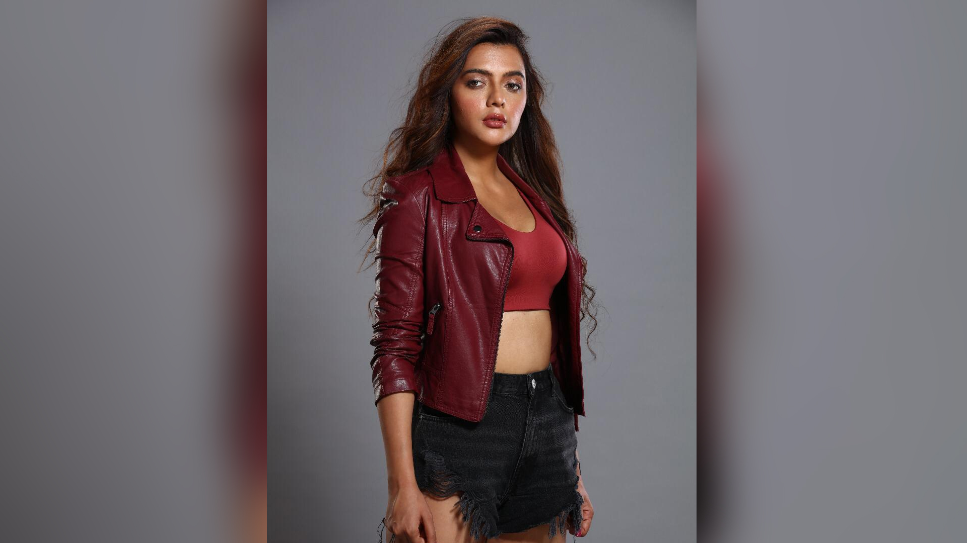 Here’s how Ruhi Singh managed to pull off an action stunt on a moving bike in ‘Bang Baang – The Sound of Crimes’!