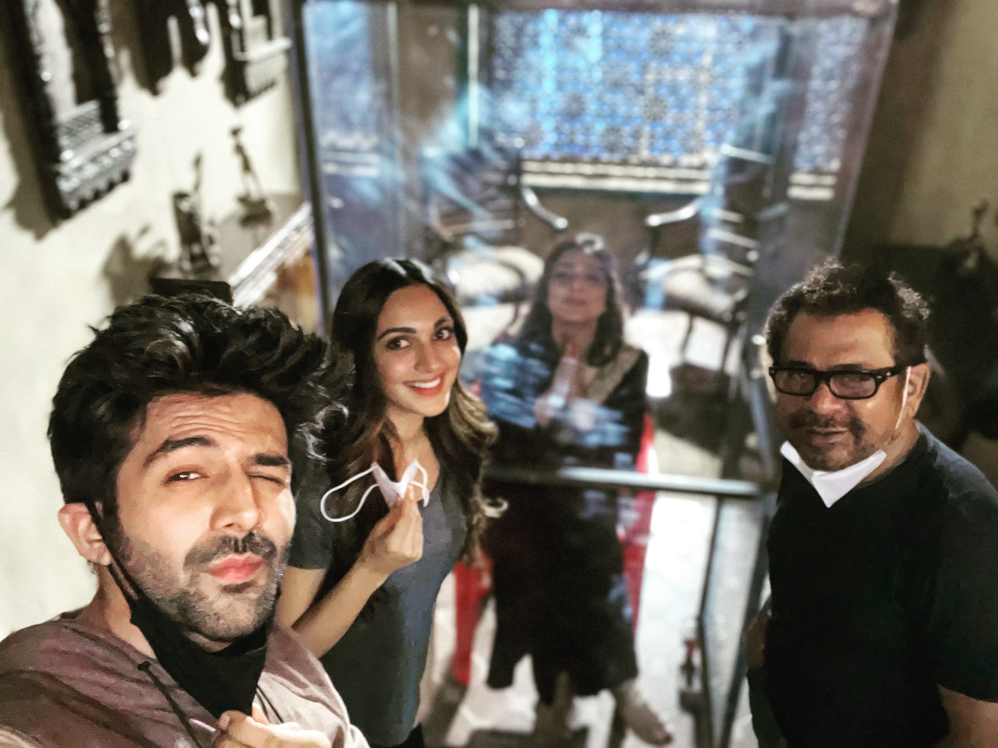 Kartik Aaryan welcomes Tabu back on the sets of Bhool Bhulaiyaa 2 with a quirky post