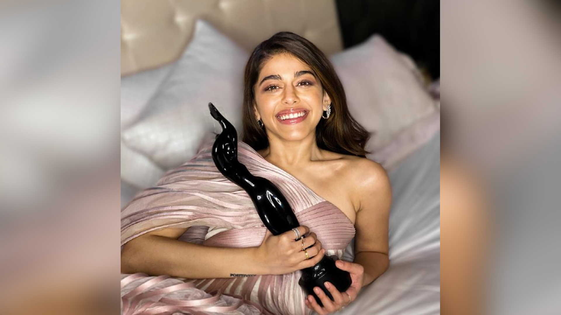 Alaya F smiles ear to ear as she receives Best Debut Female from the prestigious Filmfare Awards