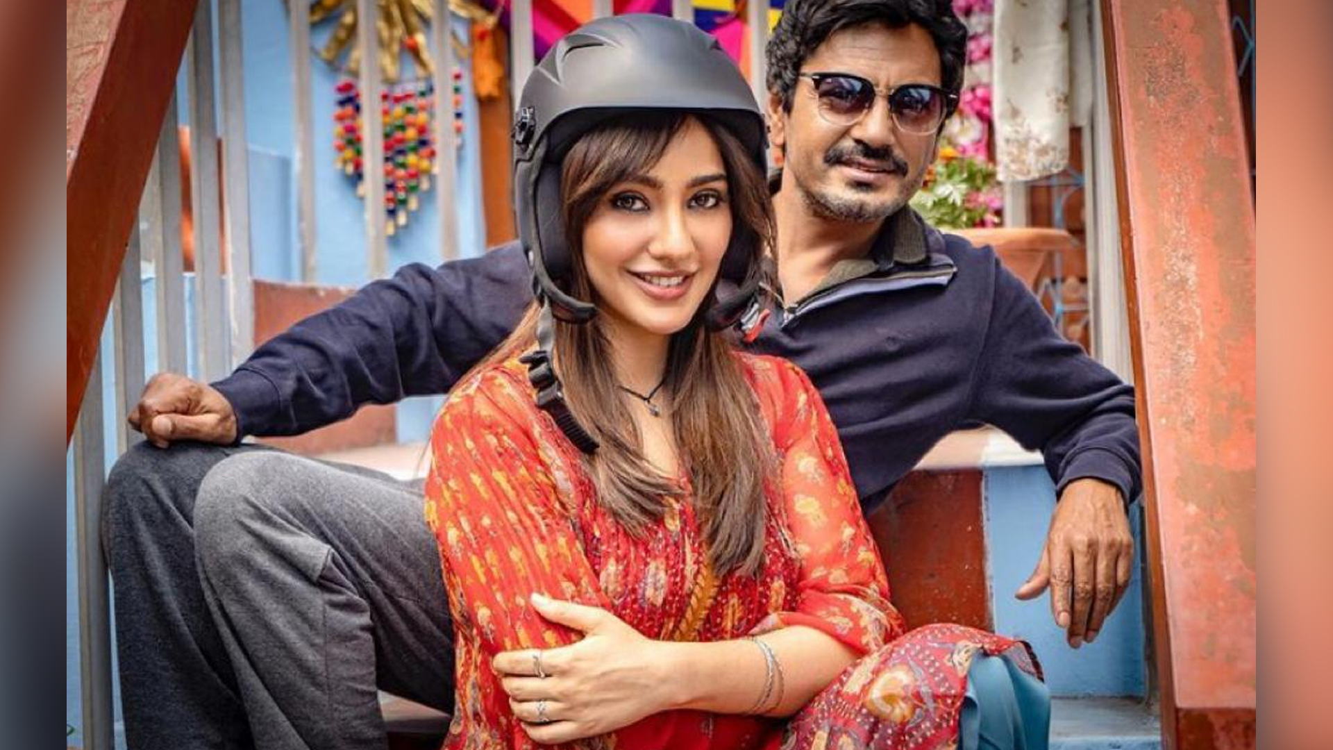 Nawazuddin Siddiqui shares a charming photo with co-star Neha from the sets of Jogira Sara Ra Ra