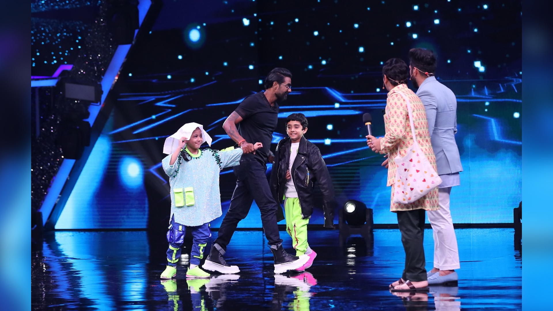 On seeing the talent of contestants, Remo D’Souza proposes a battle between Florina and Sanchit on Super Dancer – Chapter 4