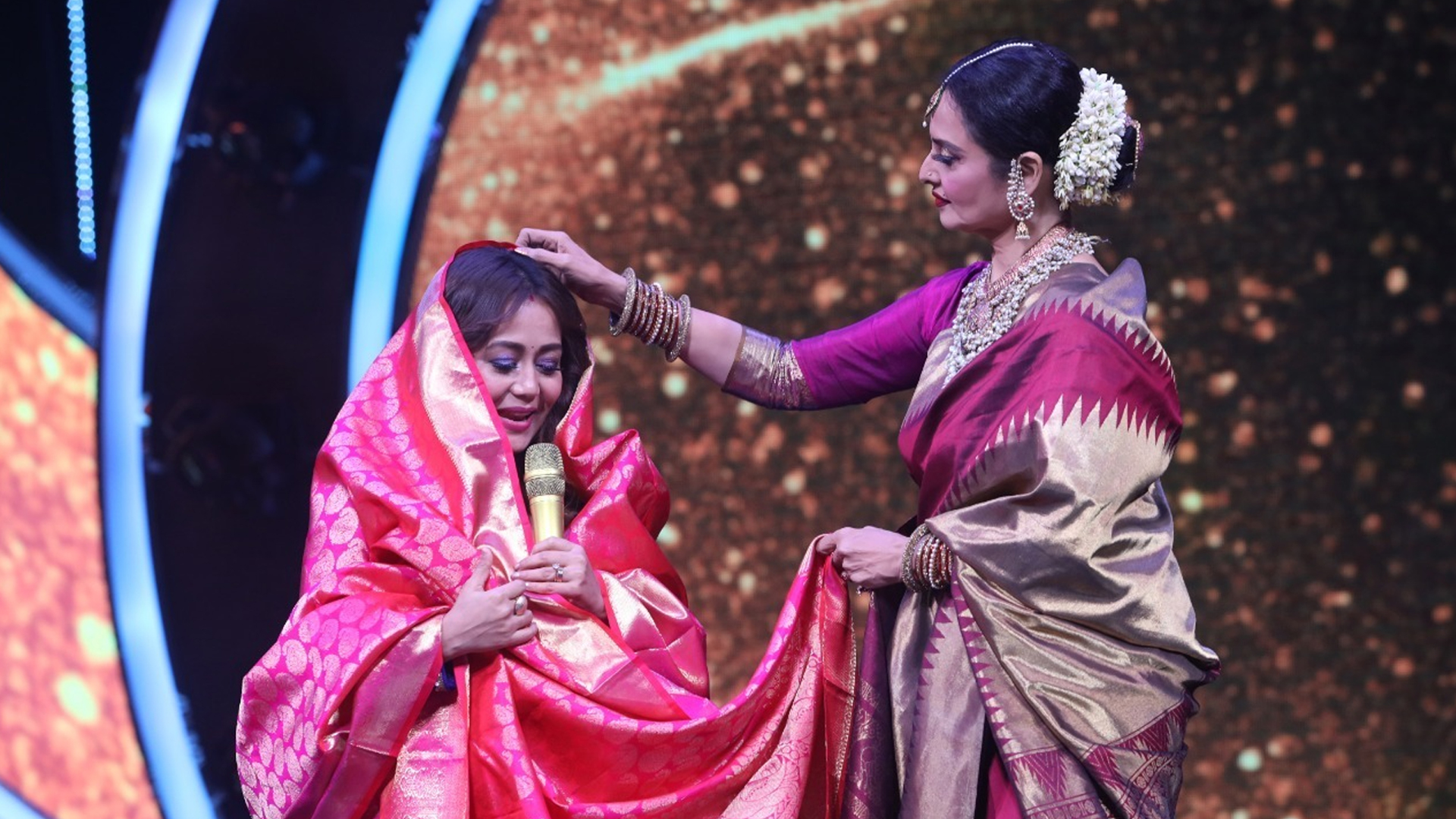 Rekha gifts a saree to Neha Kakkar as Shaddi ka shagun on Indian Idol 12