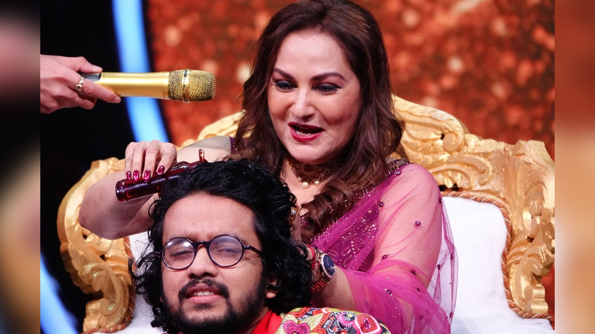 The Legendary Super Star Jaya Prada does champi of Nihal on the sets of Indian Idol Season 12