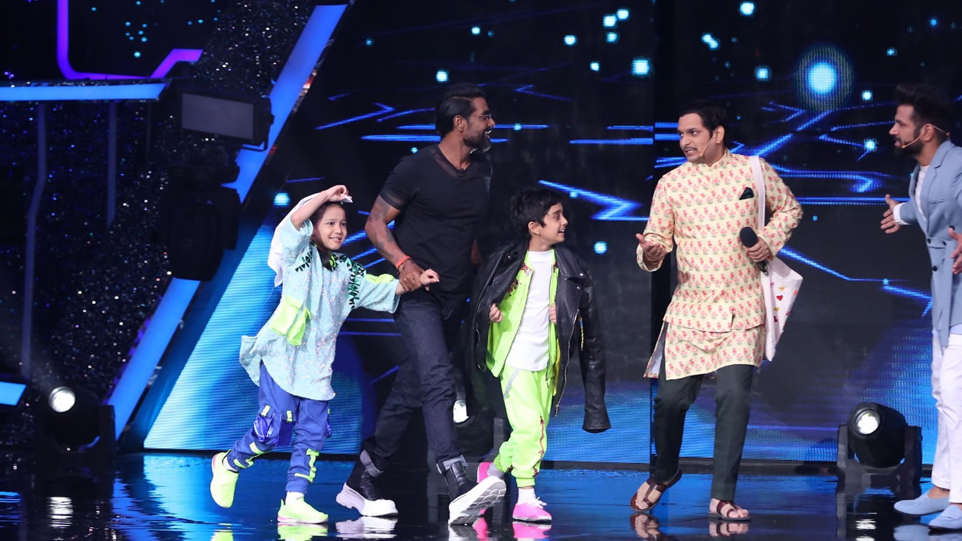 On seeing the talent of contestants, Remo D’Souza proposes a battle between Florina and Sanchit on Super Dancer – Chapter 4  