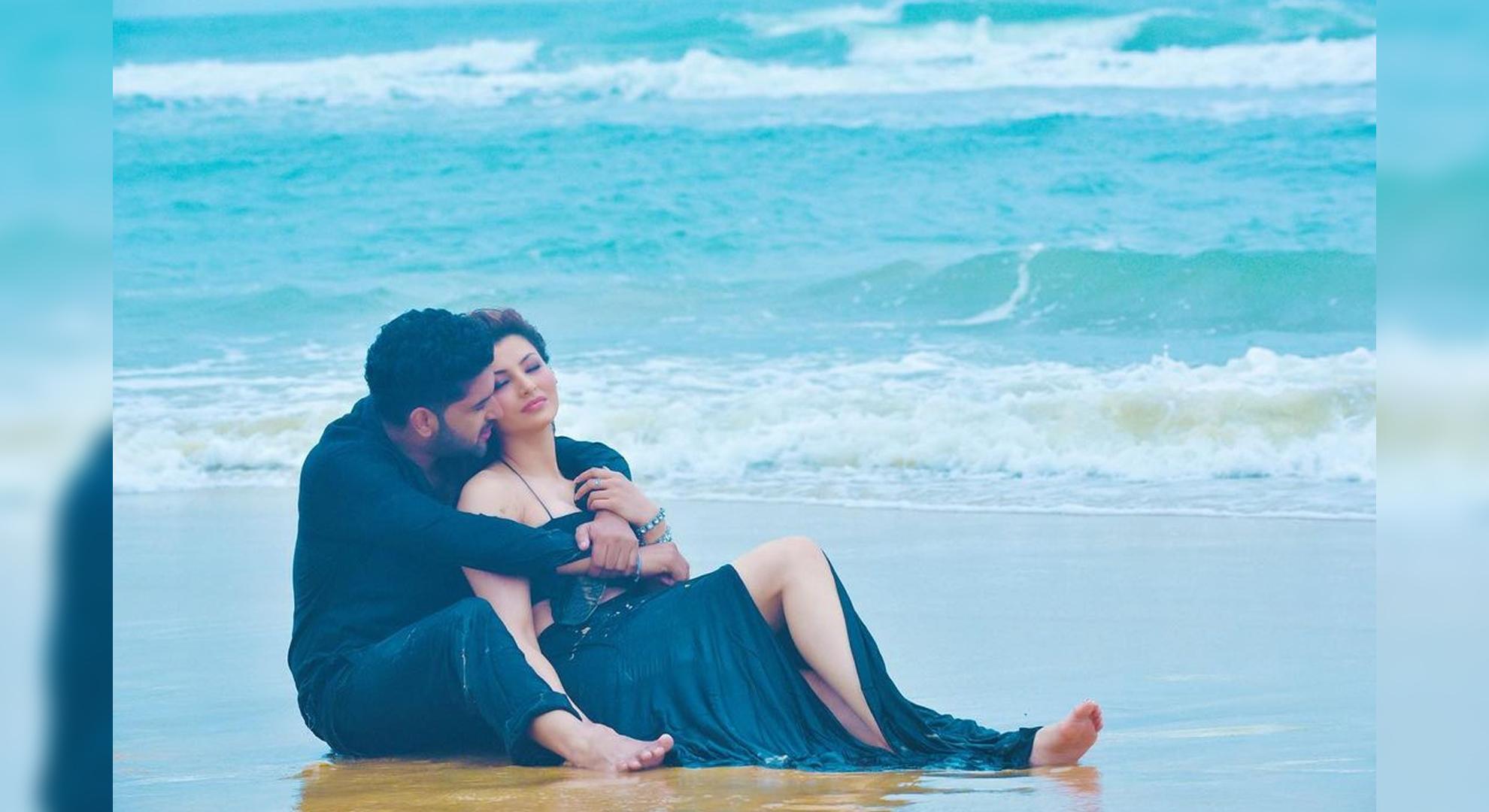 Urvashi Rautela and Guru Randhawa doesn’t seem to be apart anymore, check out this romantic picture