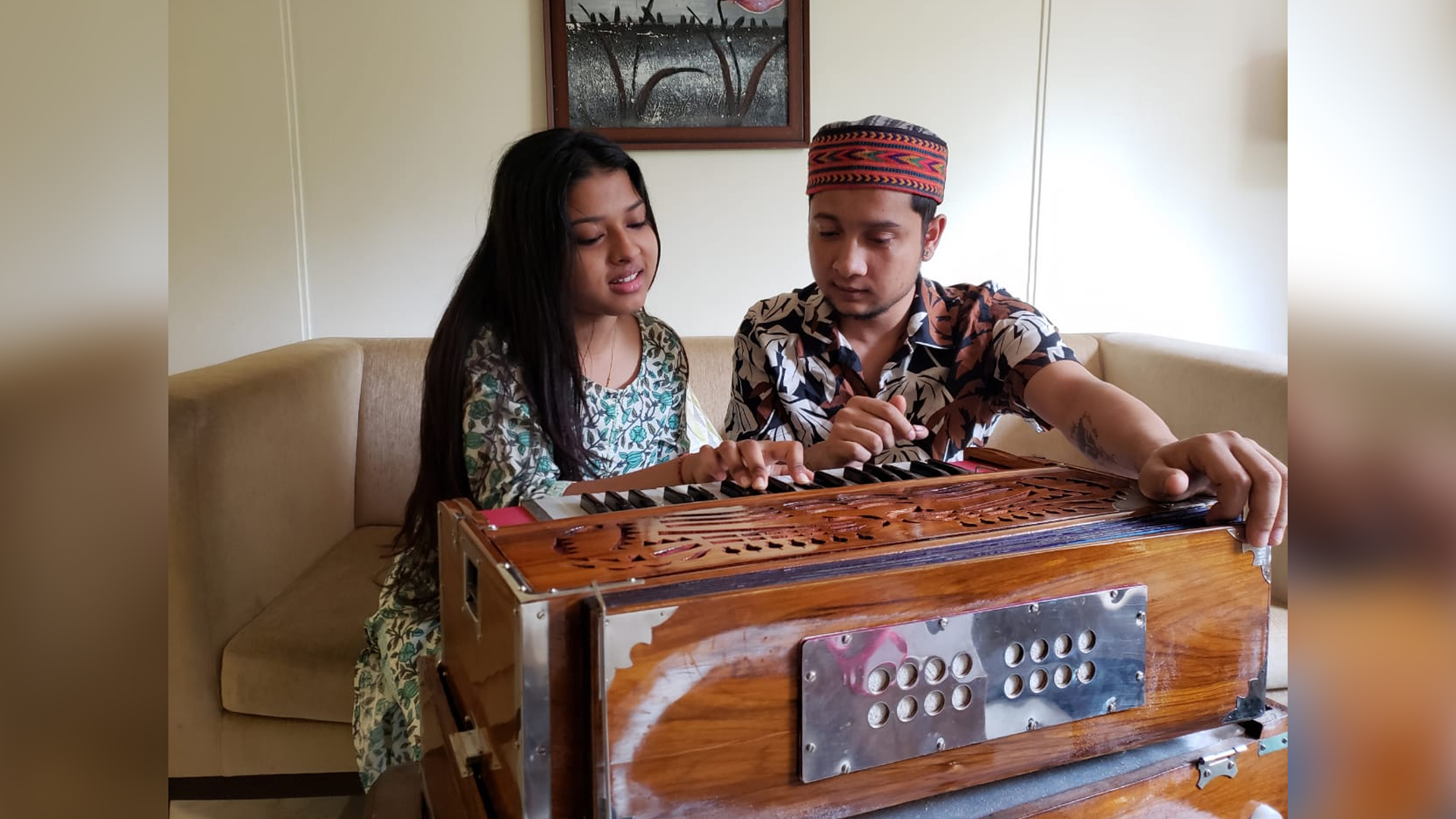 Arunita gets trained from Pawandeep for playing the Harmonium on sets of Indian Idol Season 12