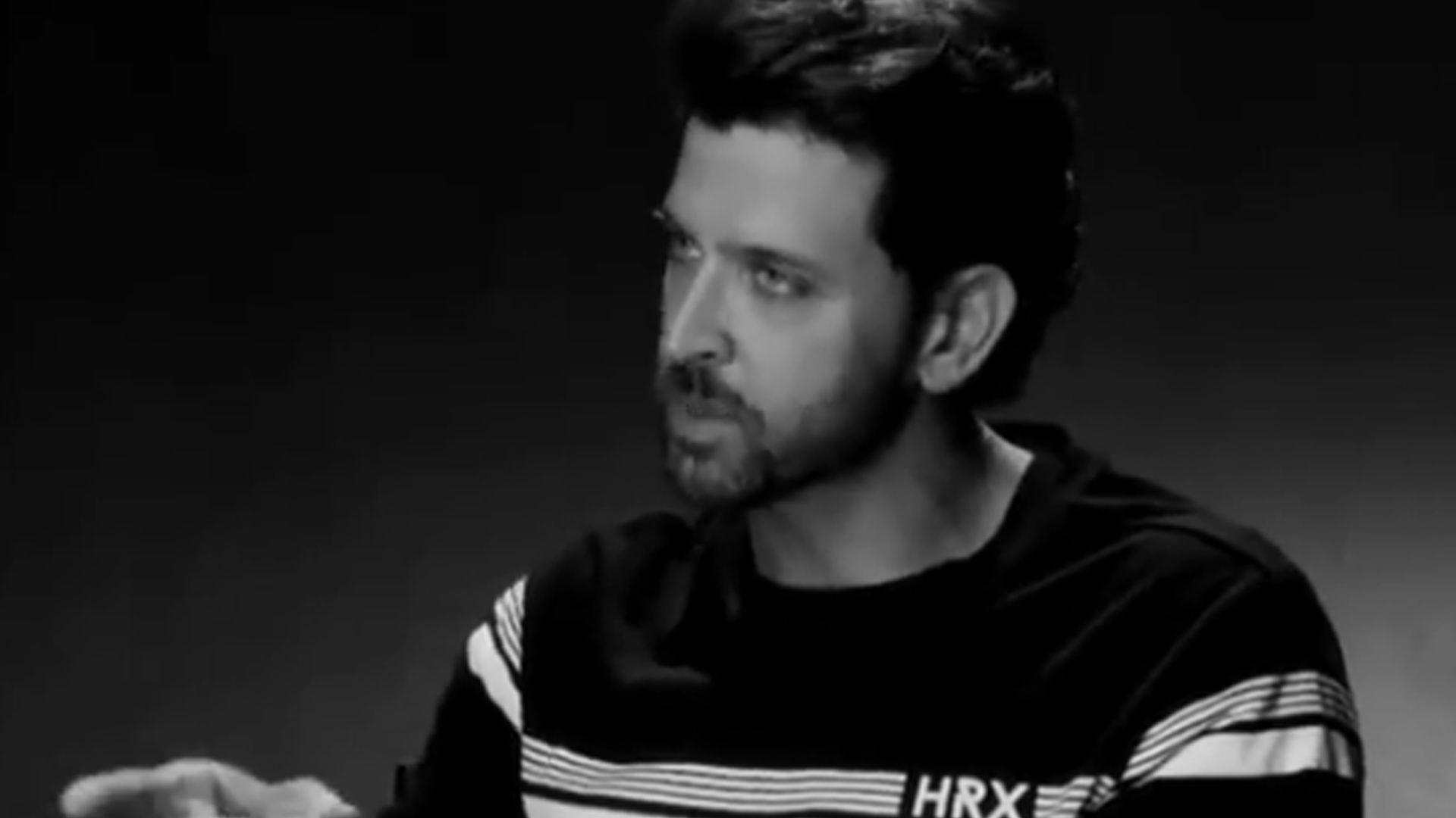 Hrithik Roshan’s old video is the motivation you need in this war against Covid, actor says, “Darr se mat darr”, see video!