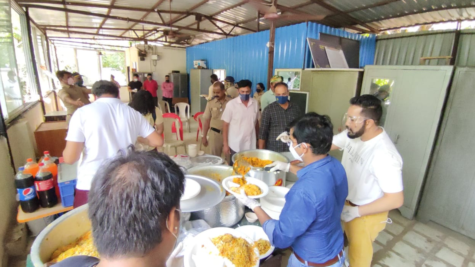 Mika distributes food at a nearby police station and celebrates eid with the front line workers that’s the police