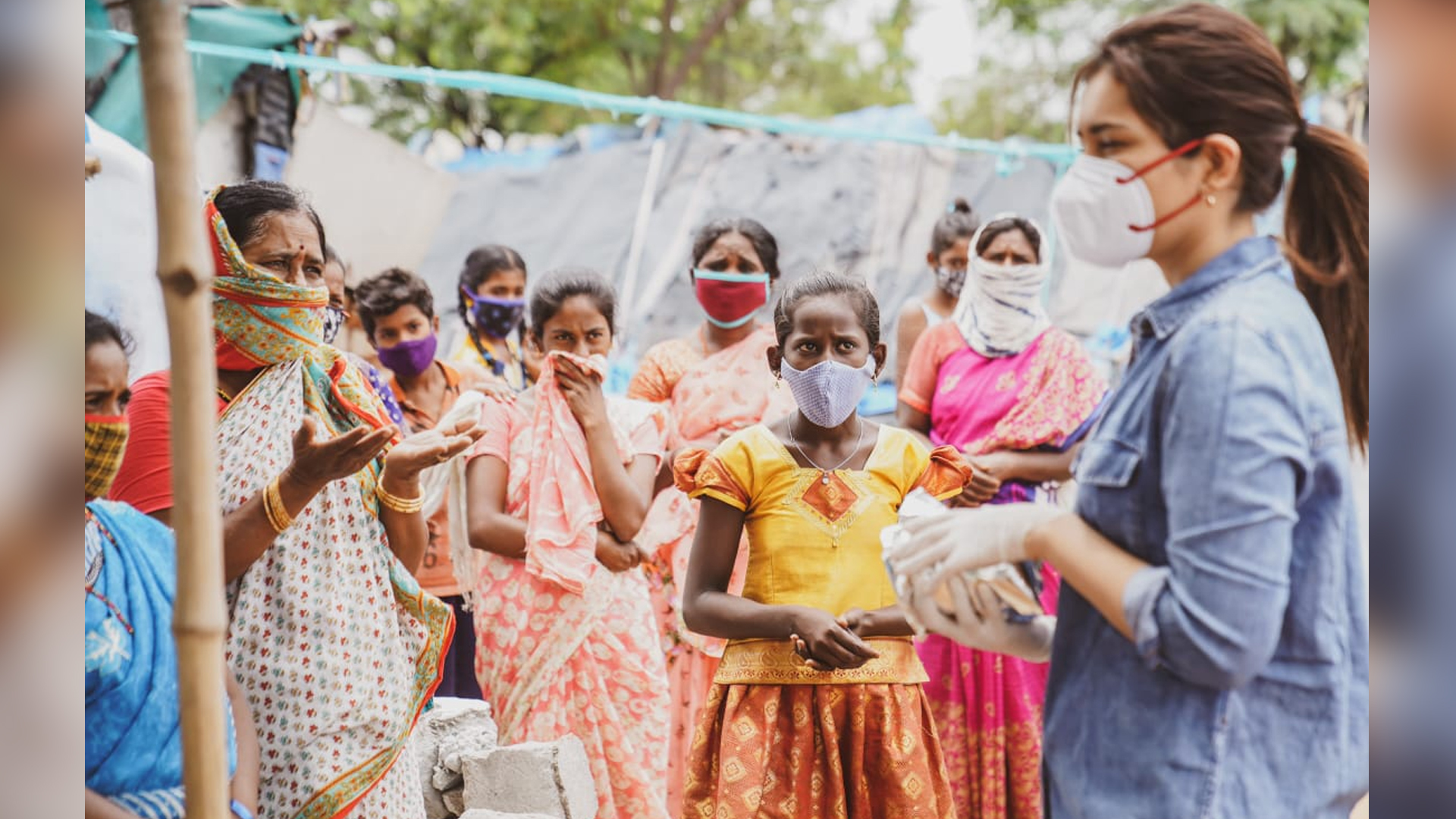 #BeTheMiracle an initiative by Raashii Khanna aims at providing food to the worst affected by the pandemic