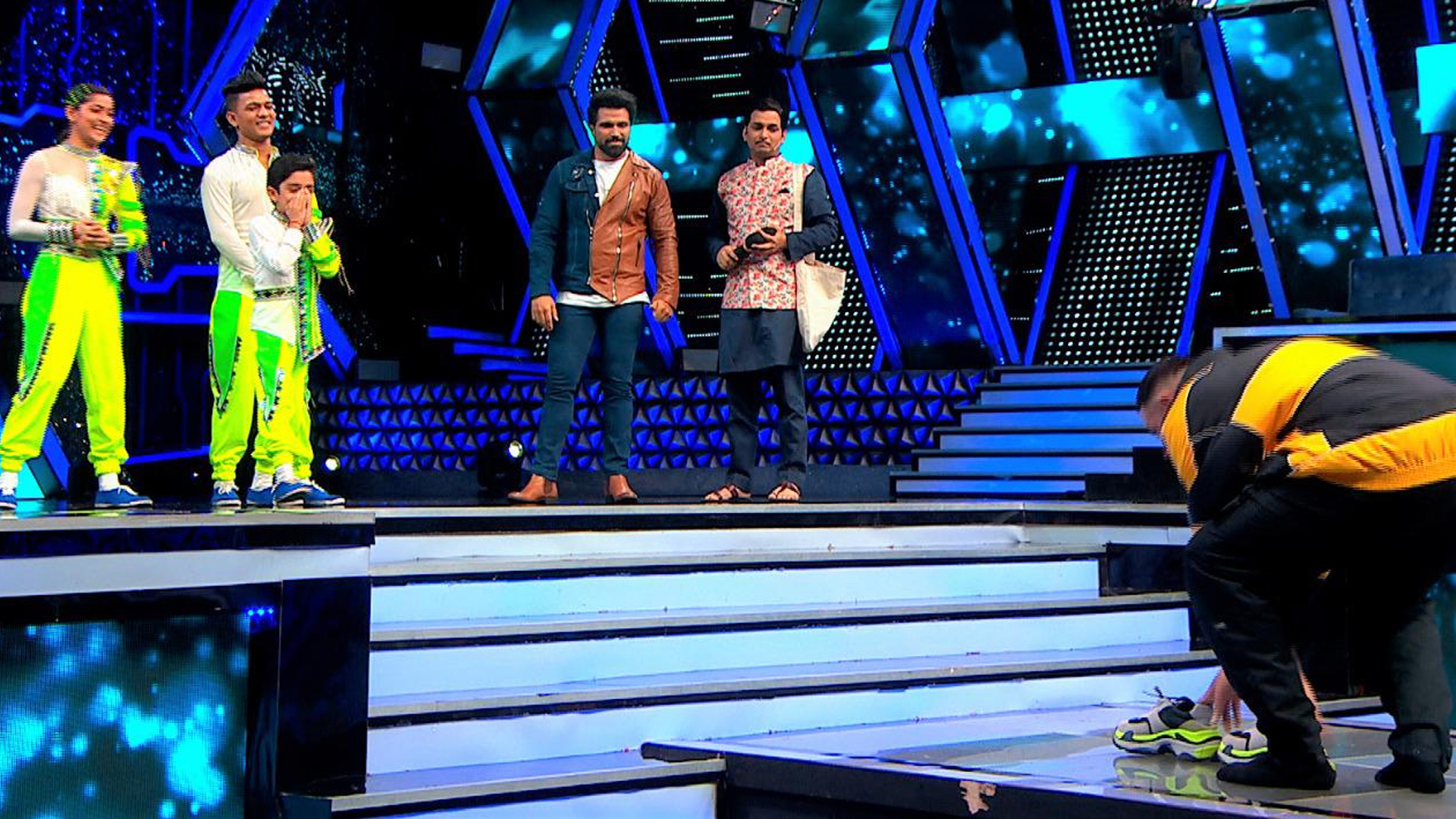 Badshah and Shilpa Shetty Kundra remove their footwear as a mark of respect on Super Dancer – Chapter 4