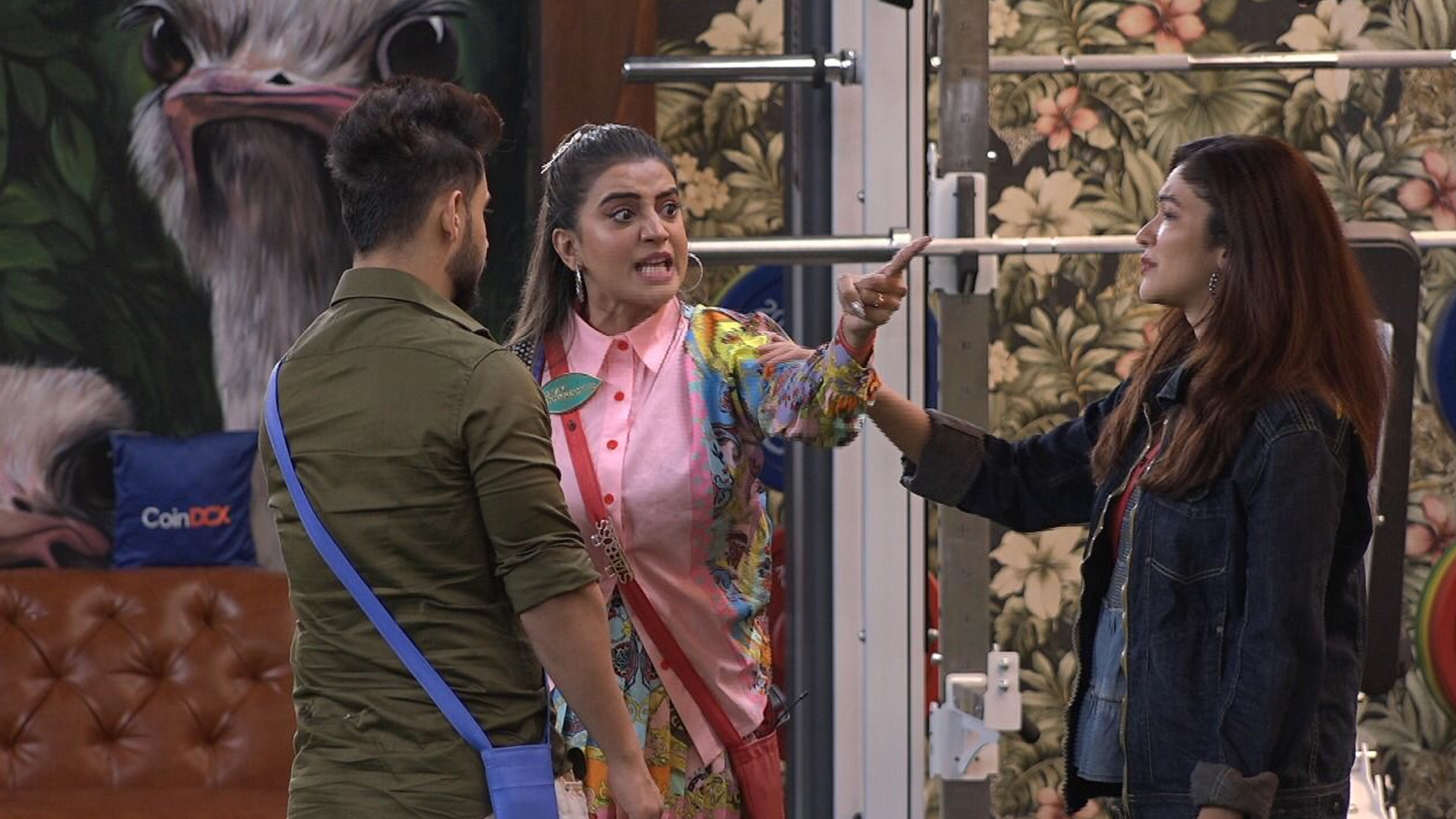 Netizens troll ‘Akshara Singh’ for playing the women card in the bigg boss 15 house!