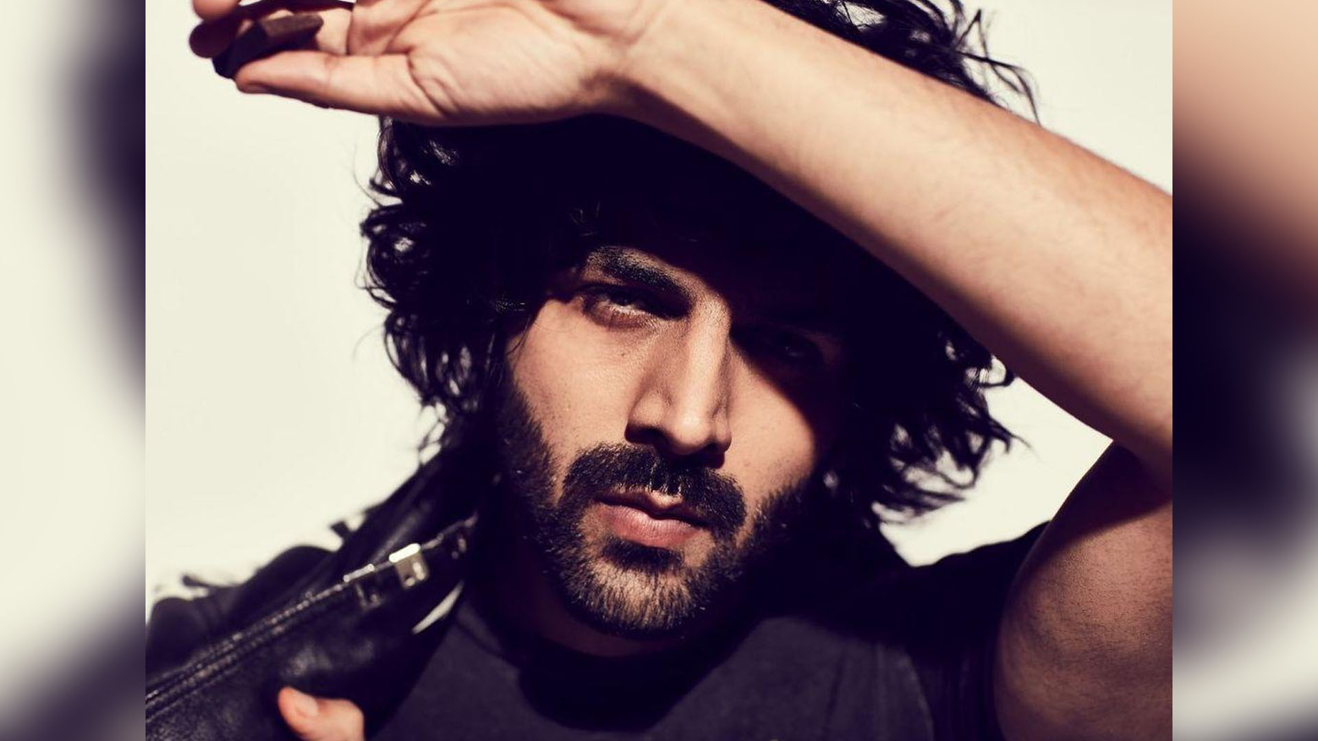 Back with another cheeky caption, Kartik Aaryan turns into Mr. Shady for his latest post