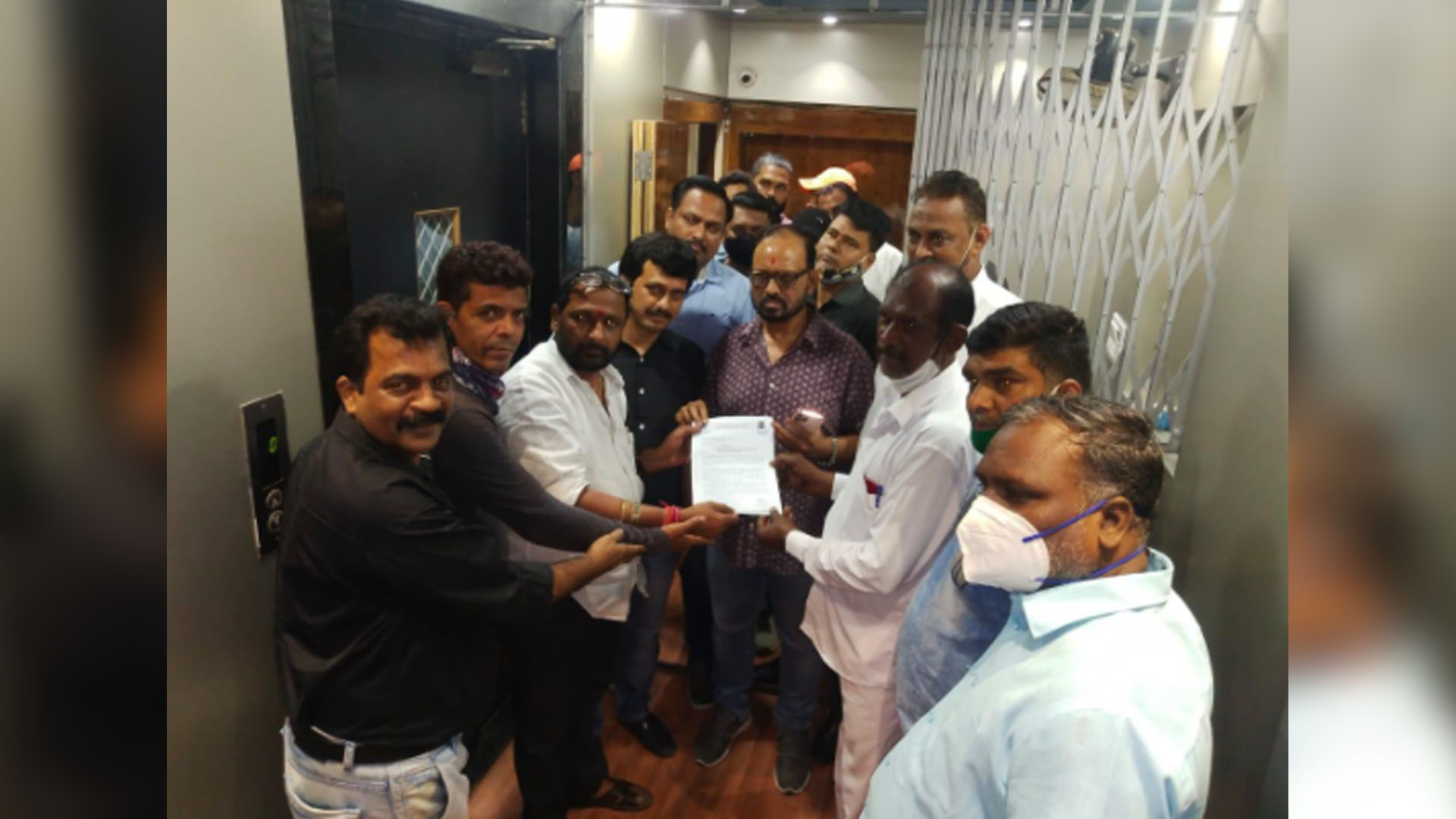 Members of Allied Mazdoor Union write to home minister of Maharashtra regarding due payments of workers from Federation of Western India Cine Employee. A letter was also given to FWICE president B N Tiwari.