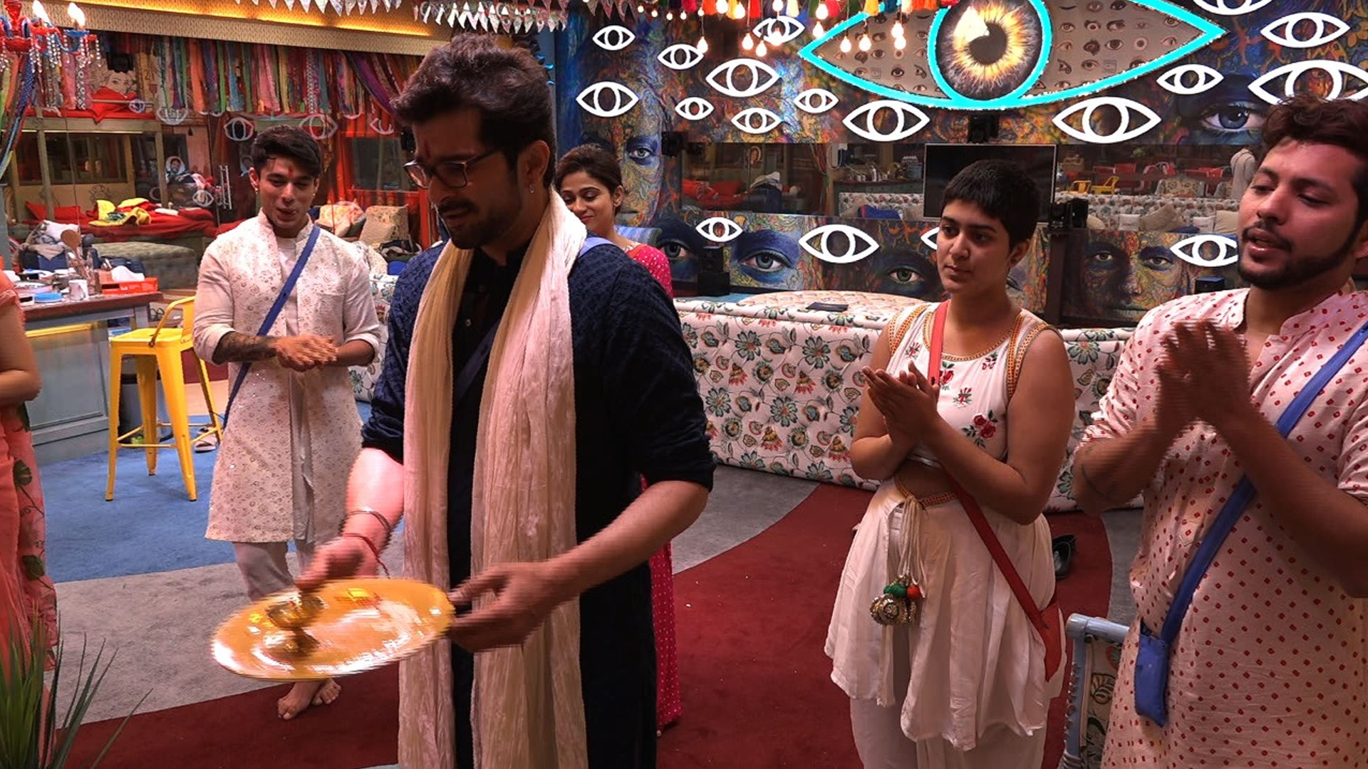 Bigg Boss OTT contestant Raqesh Bapat kickstarts Ganpati festivities with a beautifully created Ganesha idol by himself, which all the contestants including him welcomed with lots of love and open arms in the house.