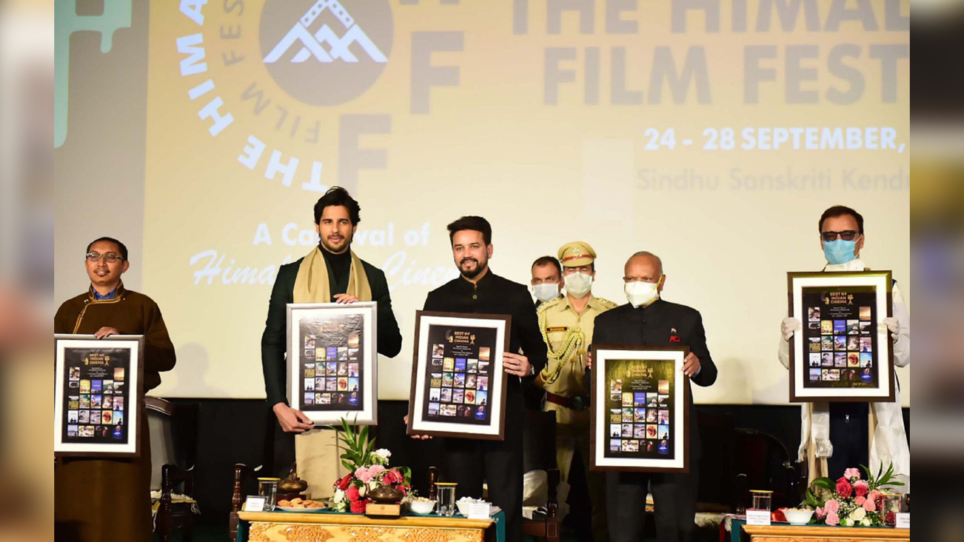 CAST AND CREW OF AMAZON ORIGINAL MOVIE SHERSHAAH FELICITATED AT THE INAUGURAL EDITION OF THE HIMALAYAN FILM FESTIVAL IN LEH