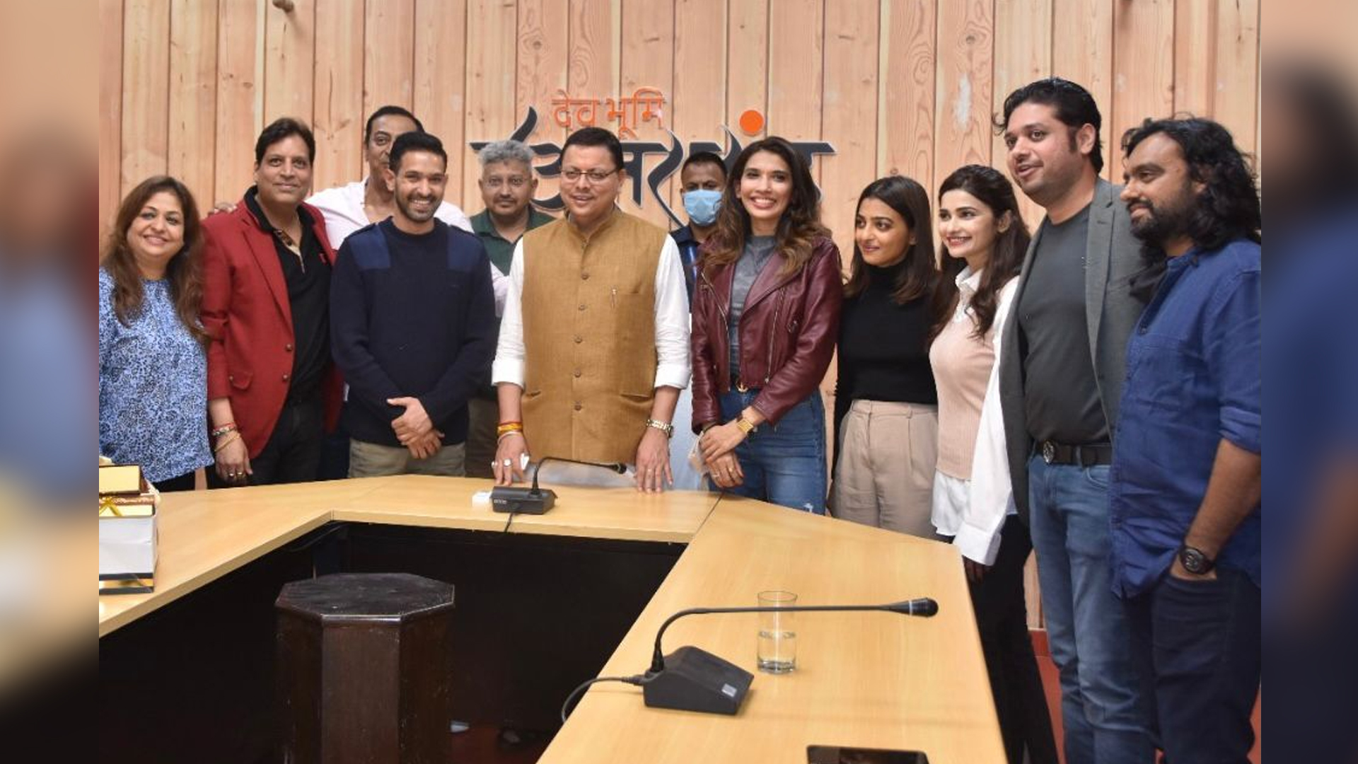 Vikrant – Radhika along with the producers Deepak Mukut , Mansi Bagla and the entire team of forensic met the Uttarakhand CM Shri Pushkar Singh Dhami-Ji while shooting in the state