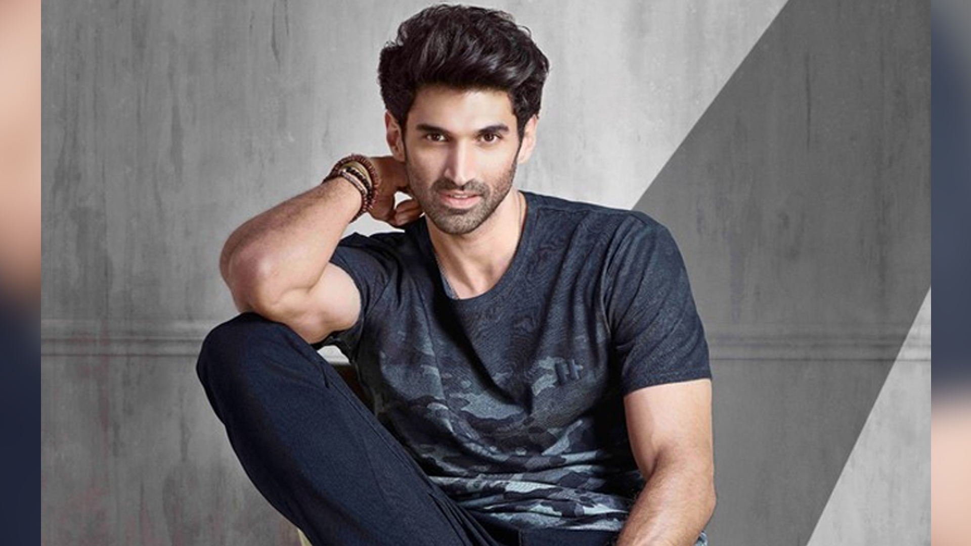 Fans throng Aditya Roy Kapur in Delhi; the star treats them with an impromptu music performance after Thadam remake pack up.