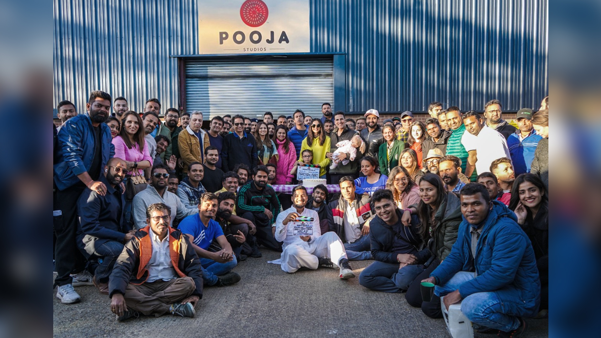 It’s a wrap For Pooja Entertainment’s Production No. 41 starring Akshay Kumar, Rakul!