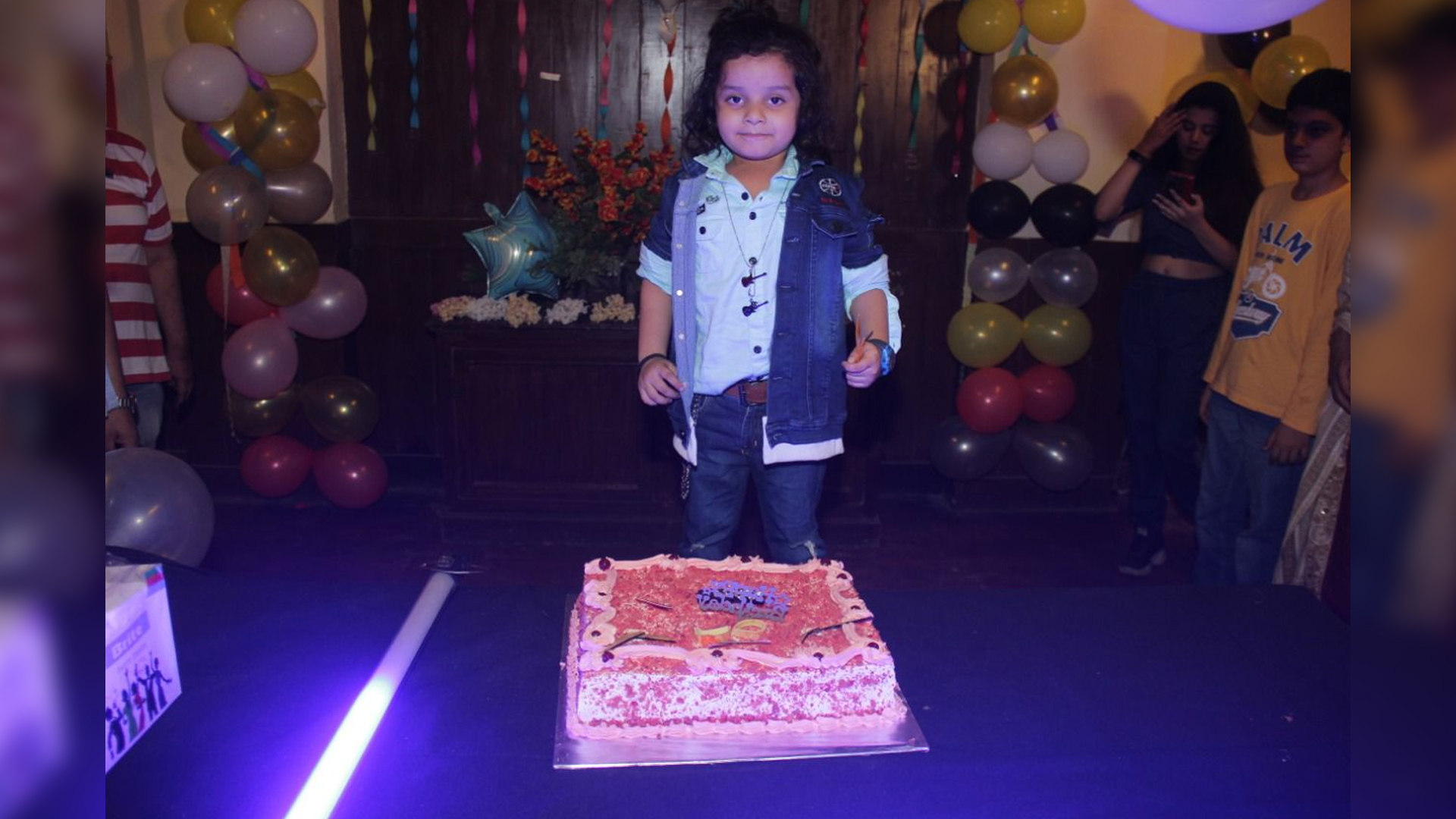 Aan Tiwari alias Baal Shiv celebrates his birthday with the entire cast and crew