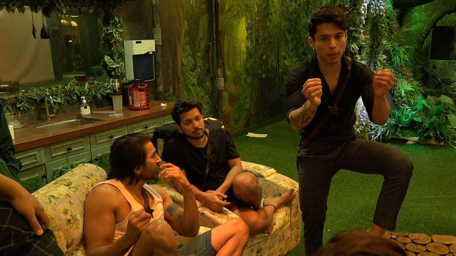 Non-VIPs decide on the deserving VIP to get special powers in COLORS’ BIGG BOSS!