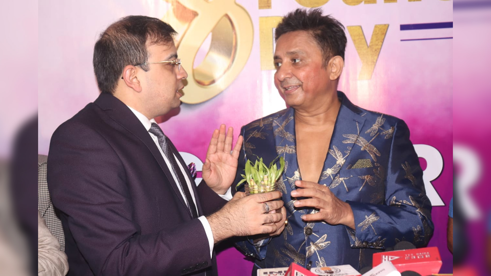 Sukhwinder Singh, Balraj Syal and Actor Aman Verma performs at the ceremony. The Ceremony is graced by Shri Subhash Desai Pantomath celebrates 8th Foundation Day