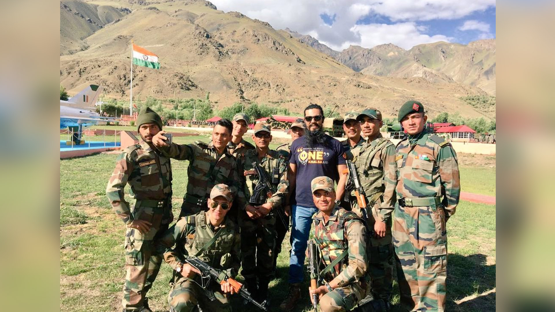 On the occasion of Army Day, Actor Randeep Hooda shares these pictures from his friends from the army and captions them as Asli hero in his writeup!